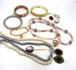Group lot of mixed jewelry