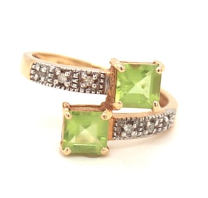 10kt Yellow gold Peridot and diamond bypass ring