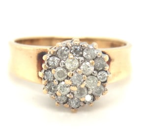 10kt Yellow gold 0.50ctw diamond flower style ring