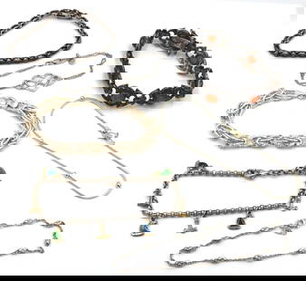 Vintage 925 sterling silver group lot of  bracelets: Vintage 925 sterling silver group lot of bracelets. The total weight of the lot is 60.1 grams.
