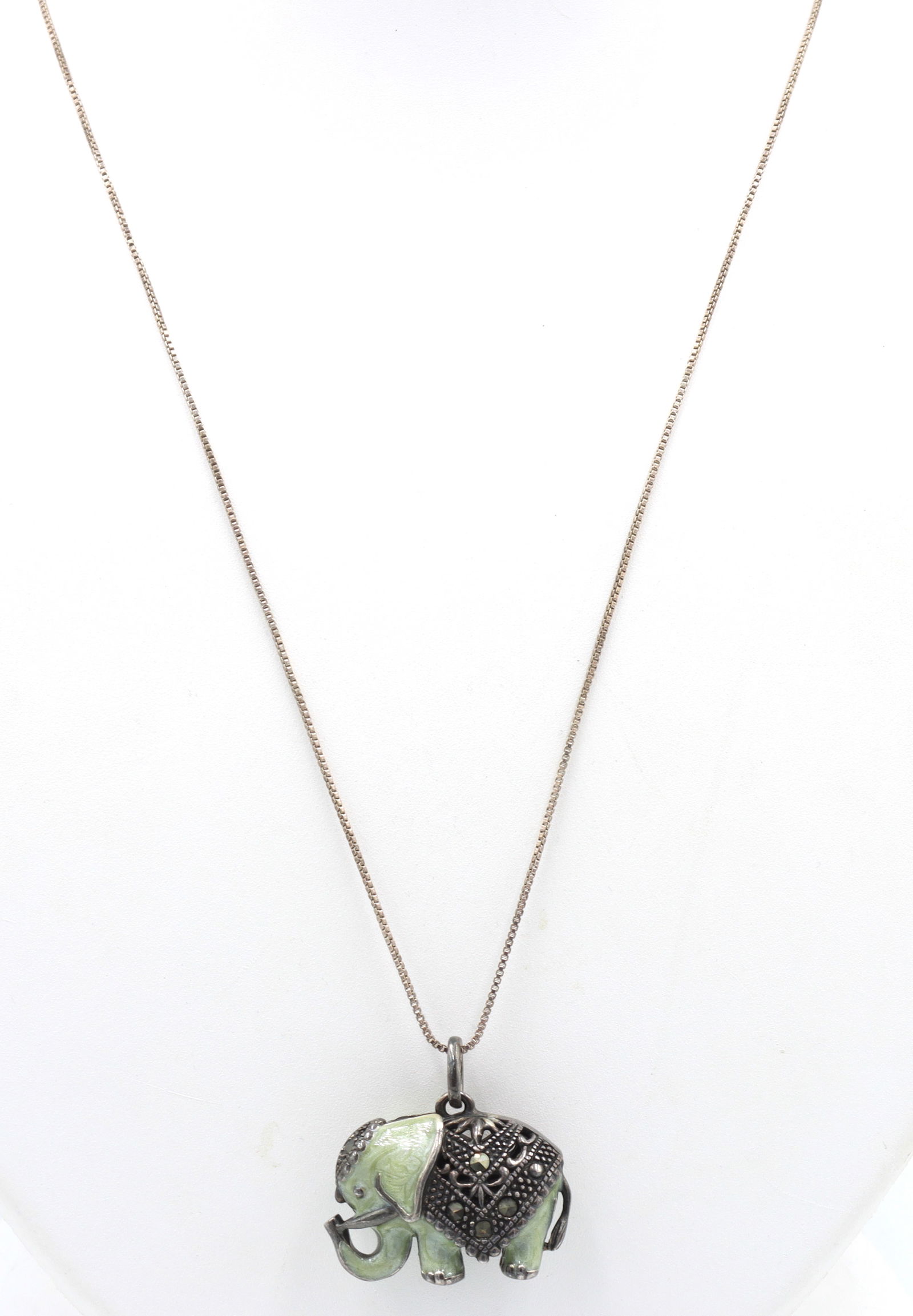 Vintage 925 sterling silver Jade Elephant pendant on box chain necklace (1 of 7)
