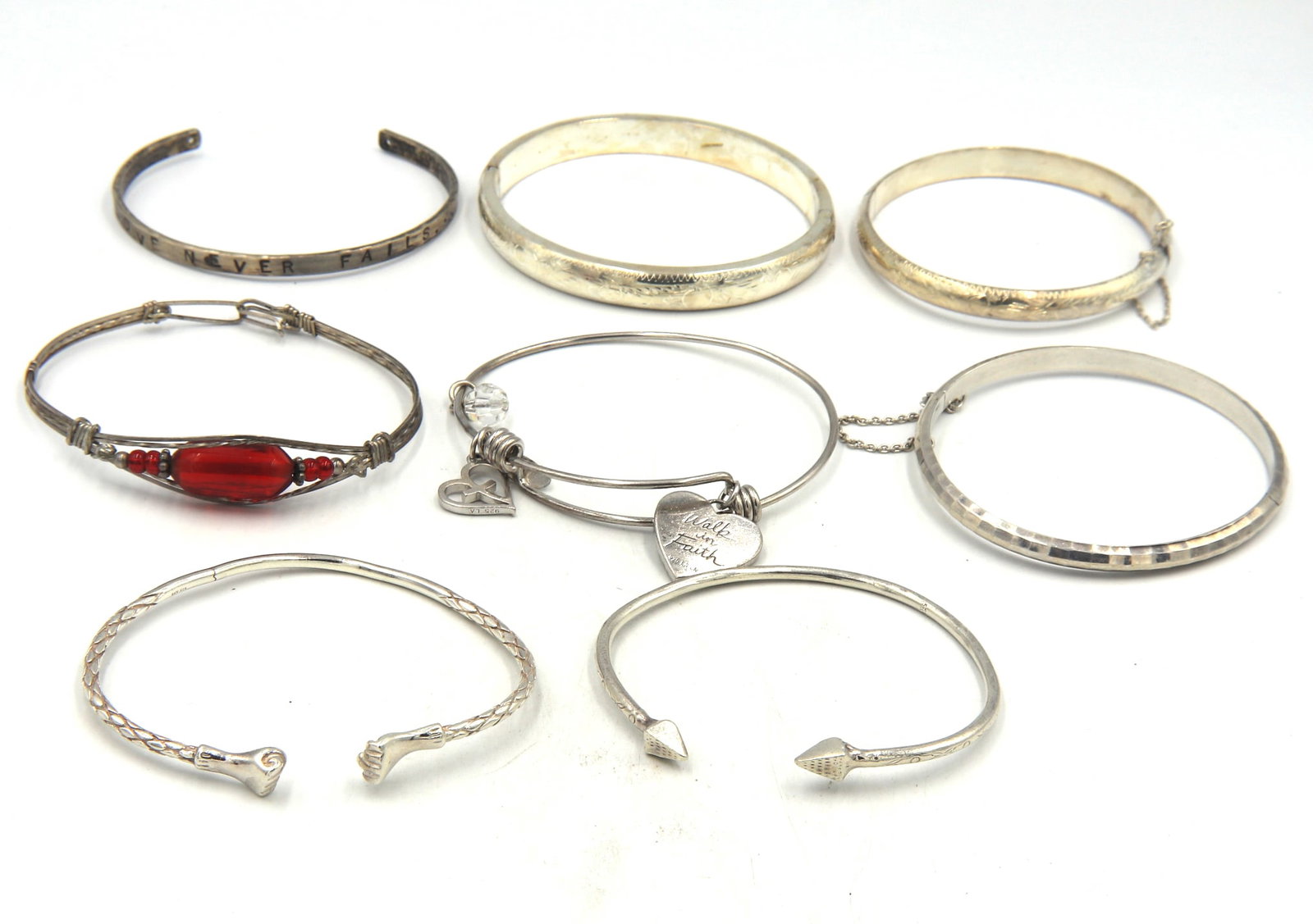Group lot of Vintage 925 sterling silver bangles: Group lot of Vintage 925 sterling silver bangles. Total weight of lot is 84.1 grams.