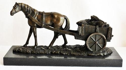 Fully detailed brown patina bronze statue on a marble: Beautiful brown patina bronze statue animal lover horse statues on a black marble base. Bronze dimensions with marble base: height 8 X width 15 inches. This sculpture is very interesting a bronze reca