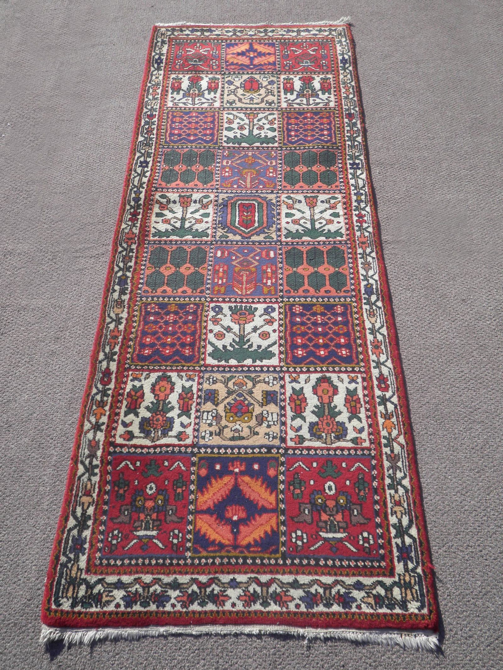 Handmade Indo Bakhtiari Design 2.11x8.0 (1 of 5)