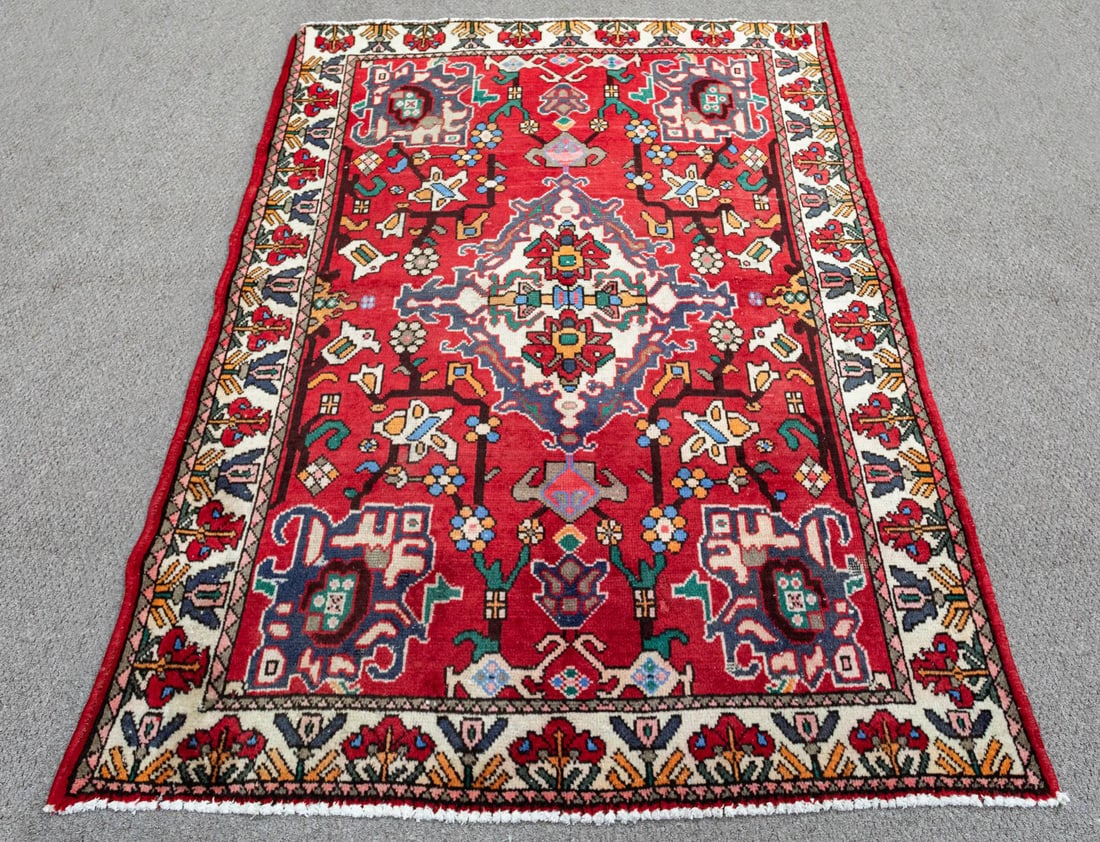 Handmade Persian Mobarakeh 6.7x5.6: Handmade Persian Mobarakeh Rug. Size 6.7x5.6 ft., made of high quality wool pile on cotton foundation, incorporating Mobarakeh design/pattern and finished off beautifully with an intricately done flor