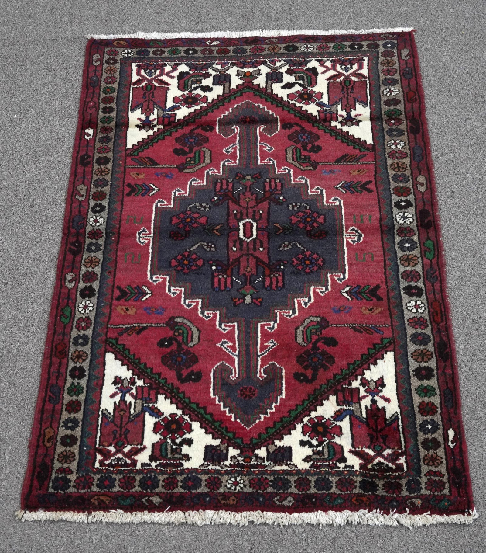 Handmade Persian Bakhtiari 4.10x3.4: Handmade Persian Bakhtiari Rug. Size 4.10x3.4 ft., made of high quality wool pile on cotton foundation, incorporating Hamedan design/pattern and finished off beautifully with an intricately done flora