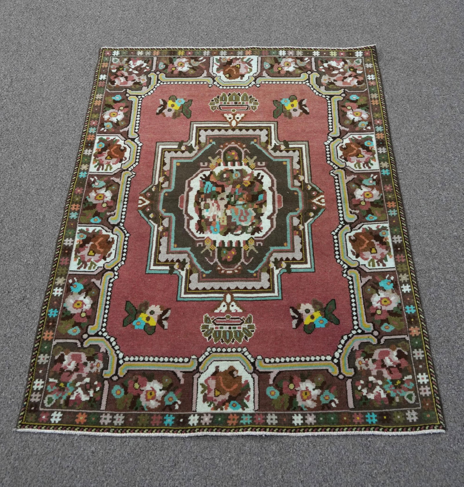 Handmade Persian Bakhtiari 3.7x4.10: Handmade Persian Bakhtiari Rug. Size 3.7x4.10 ft., made of high quality wool pile on cotton foundation, incorporating Bakhtiari design/pattern and finished off beautifully with an intricately done flo
