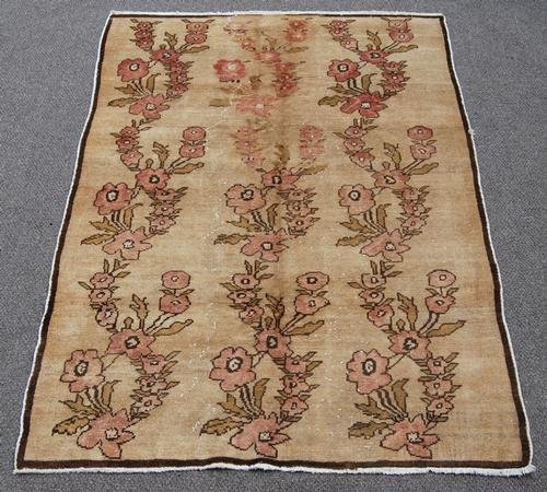 COLLECTIBLE HAND MADE SEMI ANTIQUE TURKISH RUG (1 of 4)