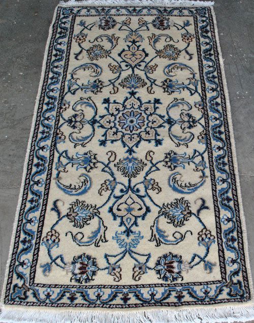 BEAUTIFUL HAND MADE PERSIAN PART SILK NAIN (1 of 4)