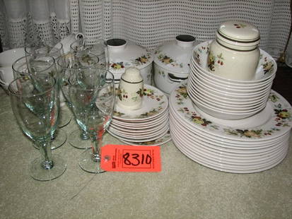 ROYAL DOULTON ENGLISH TRANSLUCENT CHINA SET, 12 P: ROYAL DOULTON ENGLISH TRANSLUCENT CHINA SET, 12 PLACE SETTINGS, PATTERN MIRAMONT INCLUDES 12 DINNER PLATES, BOWLS, SAUCERS, 2 SERVING DISHES AND 11 TEA CUPS AND 1 SALT/PEPPER SHAKER, 6 WATER GOBLETS