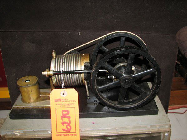 FLAME LICKER SCALE MODEL ENGINE WITH SINGLE CYLIN: FLAME LICKER SCALE MODEL ENGINE WITH SINGLE CYLINDER, MADE BY JOE HANSON (NOTED BY COLLECTORS AS PREMIER BUILDER OF HIS DAY) ONLY SCALE MODEL THAT FUNCTIONS PROPERLY.