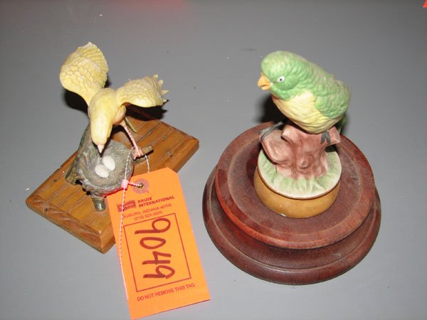 SET OF 2, FIRST IS A PARAKEET WITH WOODEN BASE, S: SET OF 2, FIRST IS A PARAKEET WITH WOODEN BASE, SECOND IS A PORCELAIN YELLOW BIRD WITH EGGS