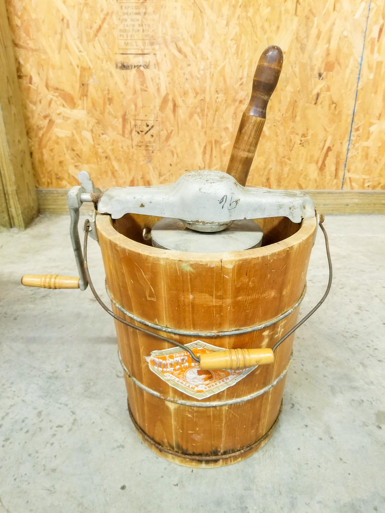 White Mountain Wooden Ice Cream Freezer: White Mountain Wooden Ice Cream Freezer Literature Brooks Auction is not responsible for outbids. Questions? Call the office at (856) 694-2960 or email us directly at info@brooks.auction. • Ple