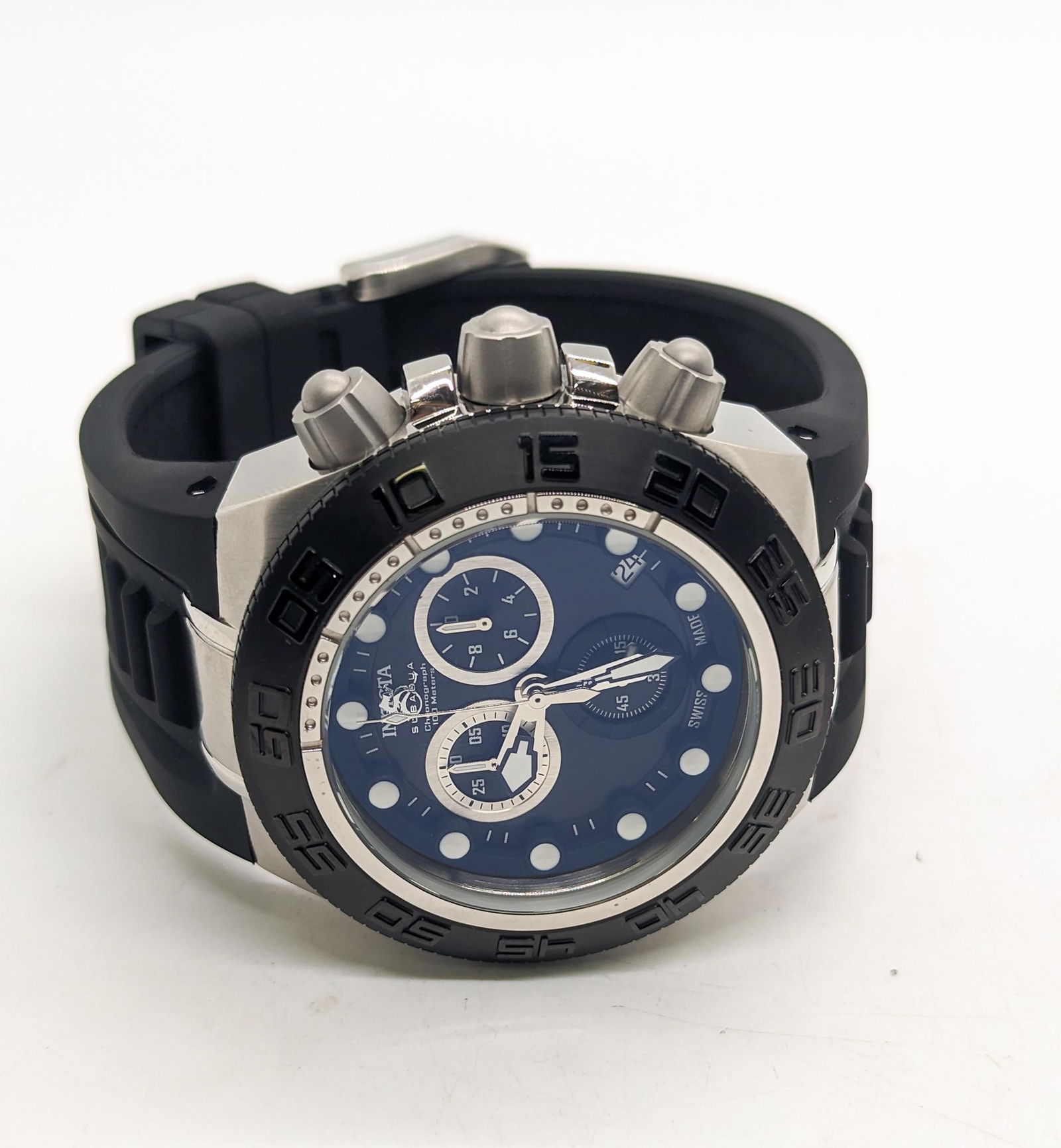 Invicta Subaqua Men's Watch: Invicta Subaqua Men's Watch, model 15581, Swiss Quartz movement, black and blue Literature Brooks Auction is not responsible for outbids. Questions? Call the office at (856) 694-2960 or email us dire