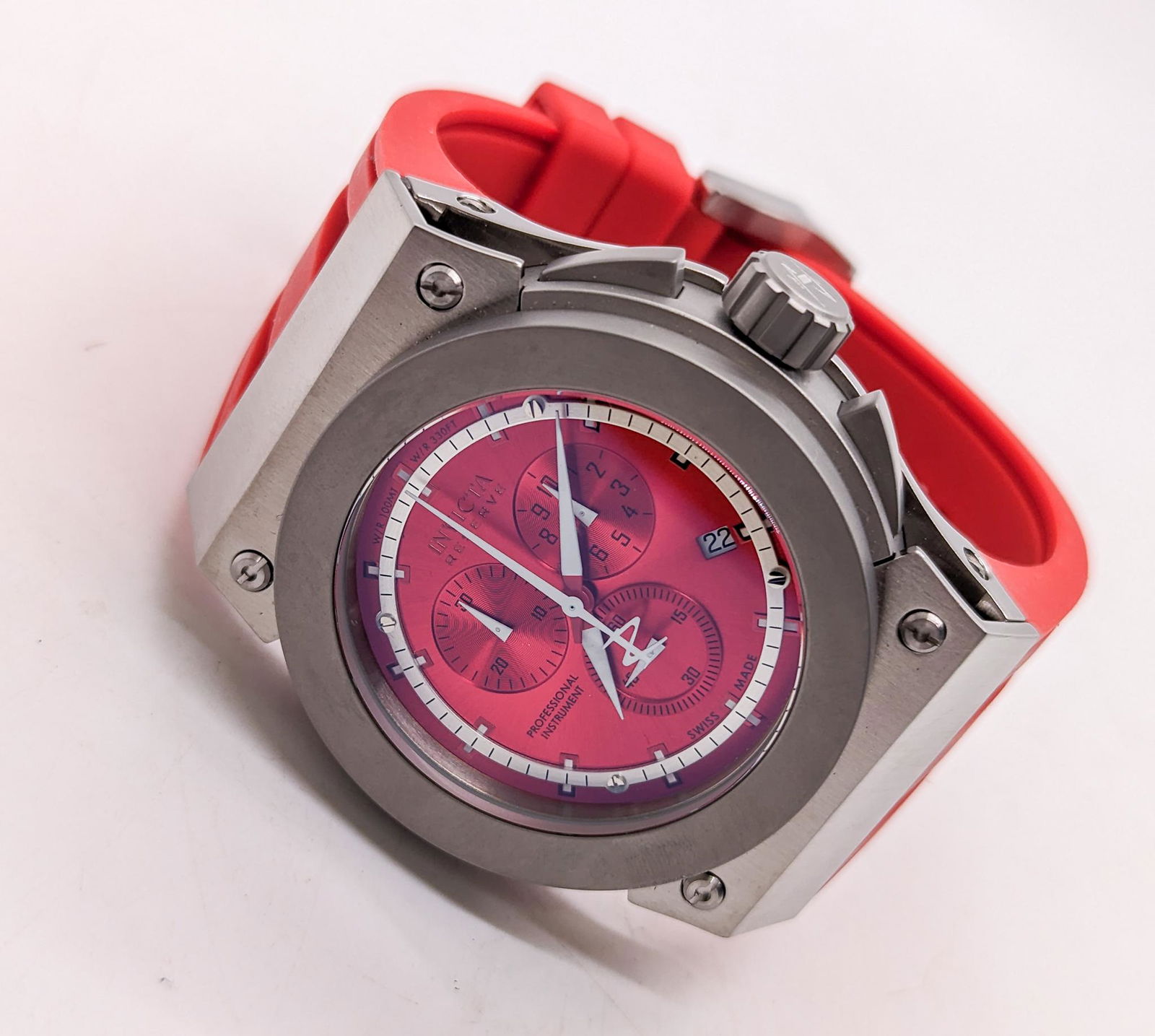 Invicta 27056 top