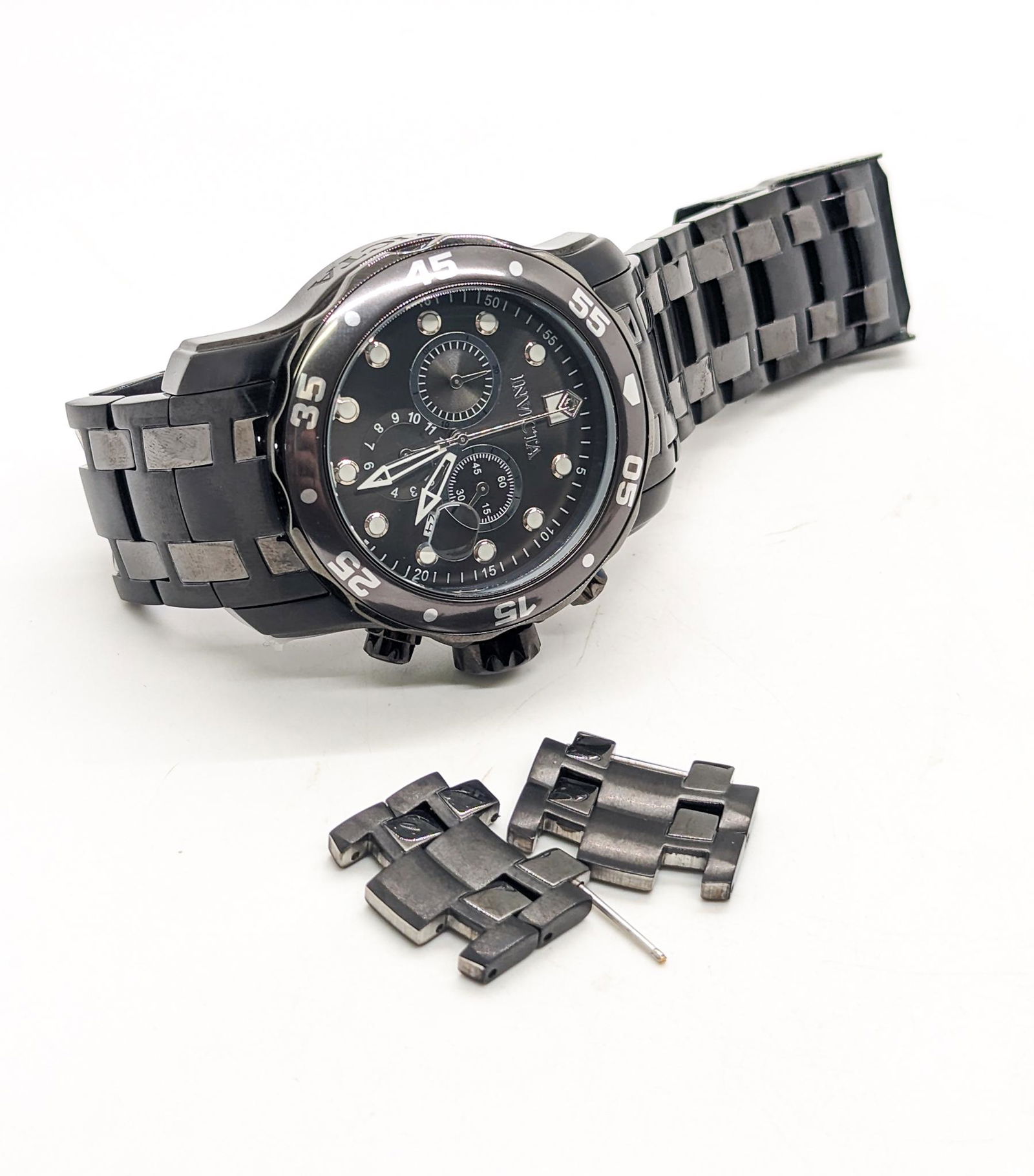 Invicta Pro Diver Men's Watch: Invicta Pro Diver Men's Watch, model 17085 with Swiss Quartz movement, 200M water resistance, with 2 extra links Literature Brooks Auction is not responsible for outbids. Questions? Call the office a