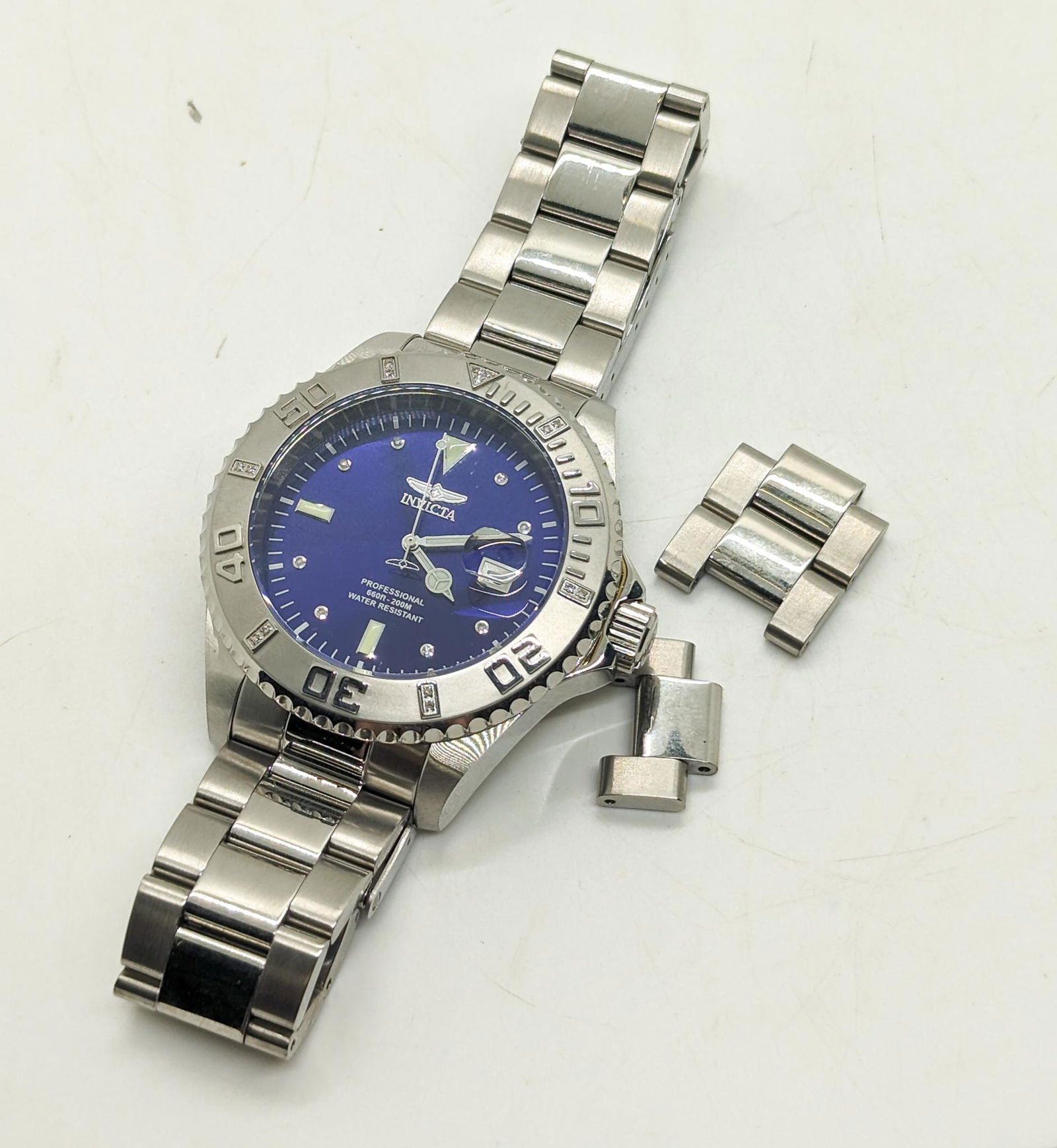 Invicta Pro Diver Men's Watch: Invicta Pro Diver Men's Watch, model 14783 with Swiss Quartz movement, 200M water resistance, with extra links Literature Brooks Auction is not responsible for outbids. Questions? Call the office at