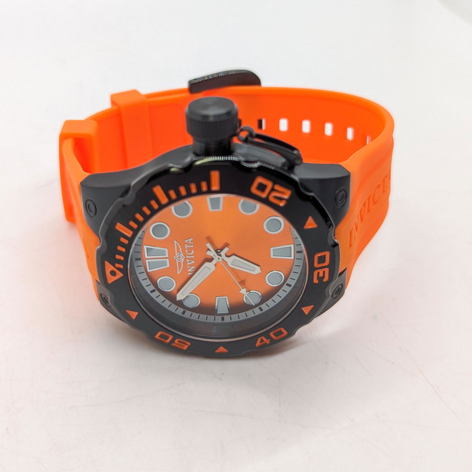 Invicta Pro Diver Men's Watch: Invicta Pro Diver Men's Watch, model 17800, Japan Quartz movement, 200M water resistant Literature Brooks Auction is not responsible for outbids. Questions? Call the office at (856) 694-2960 or email