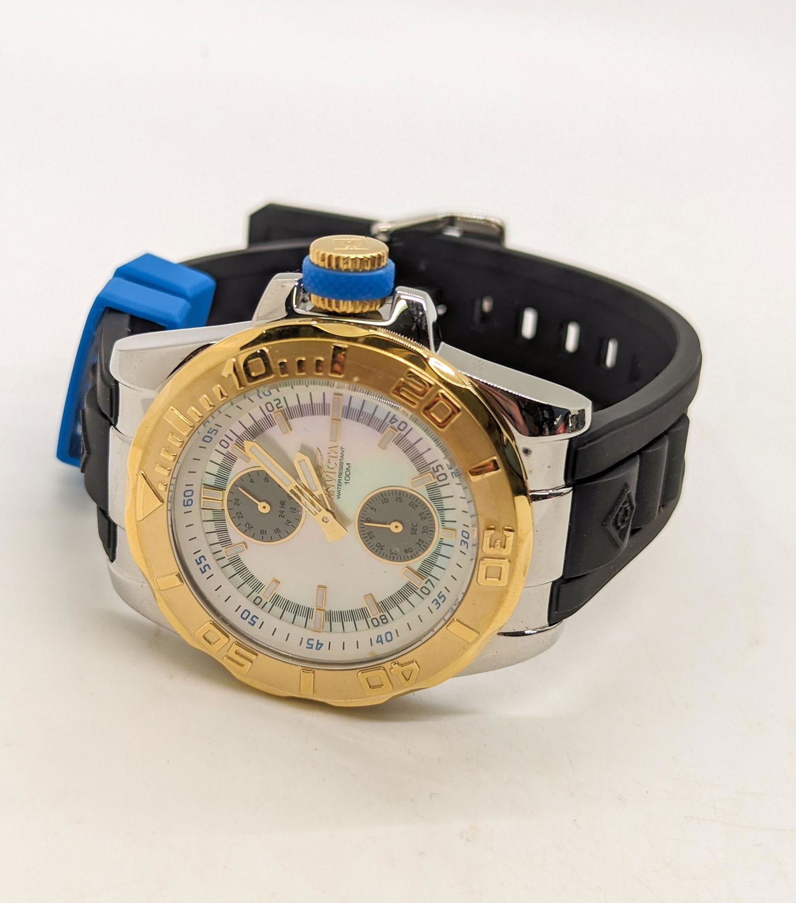 Invicta Pro Diver Men's Watch: Invicta Pro Diver Men's Watch, model 13799, Japan Movement Literature Brooks Auction is not responsible for outbids. Questions? Call the office at (856) 694-2960 or email us directly at info@brooks.a