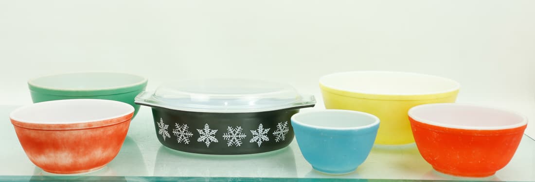Vintage Pyrex: Vintage Pyrex: five solid colored mixing bowls - snowflake motif casserole dish with lid Literature Brooks Auction is not responsible for outbids. Questions? Call the office at (856) 694-2960 or emai