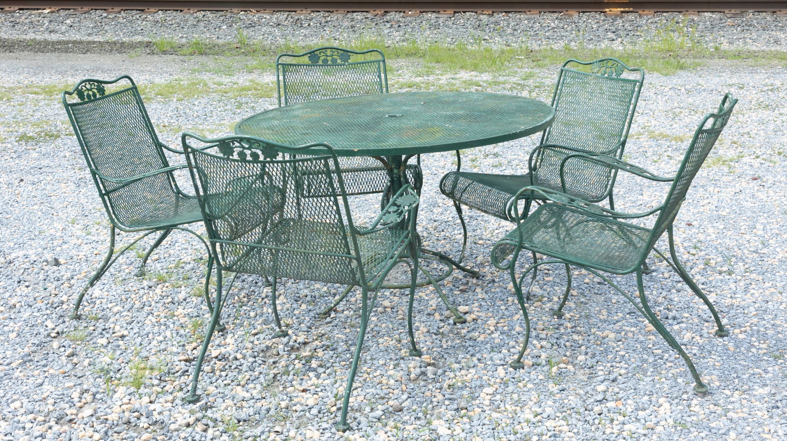 11 Piece Sunbeam Green Iron Outdoor Furniture Set