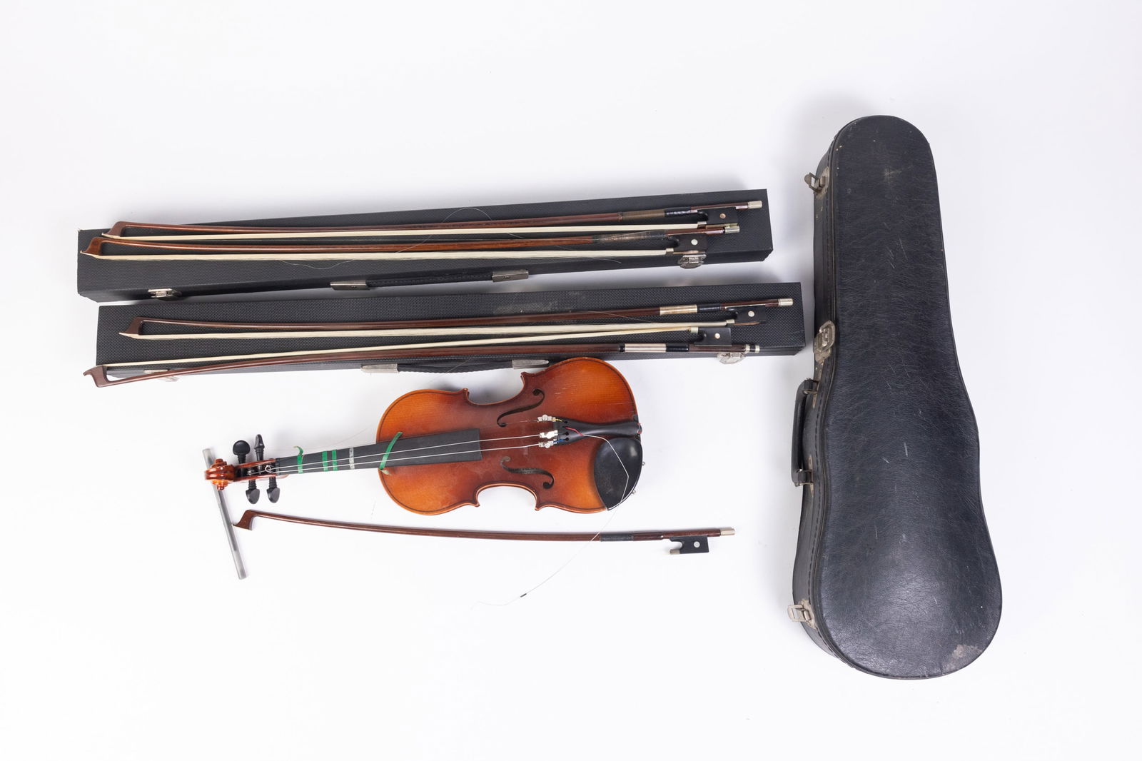 Suzuki Music Company Child's Violin in Case and Assorted Violin Bows (1 of 7)