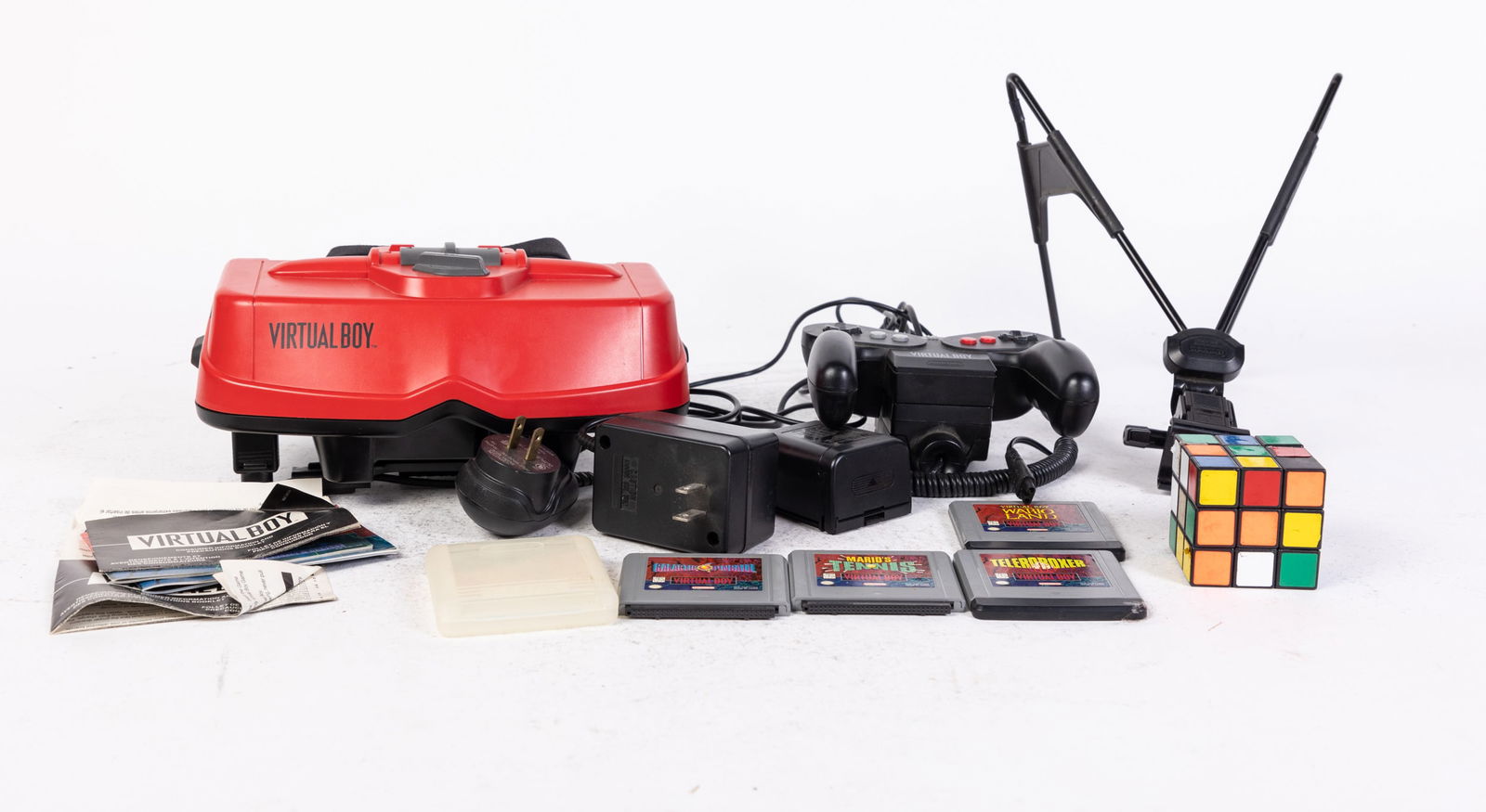 Nintendo Virtual Boy Game System and Accessories (1 of 4)