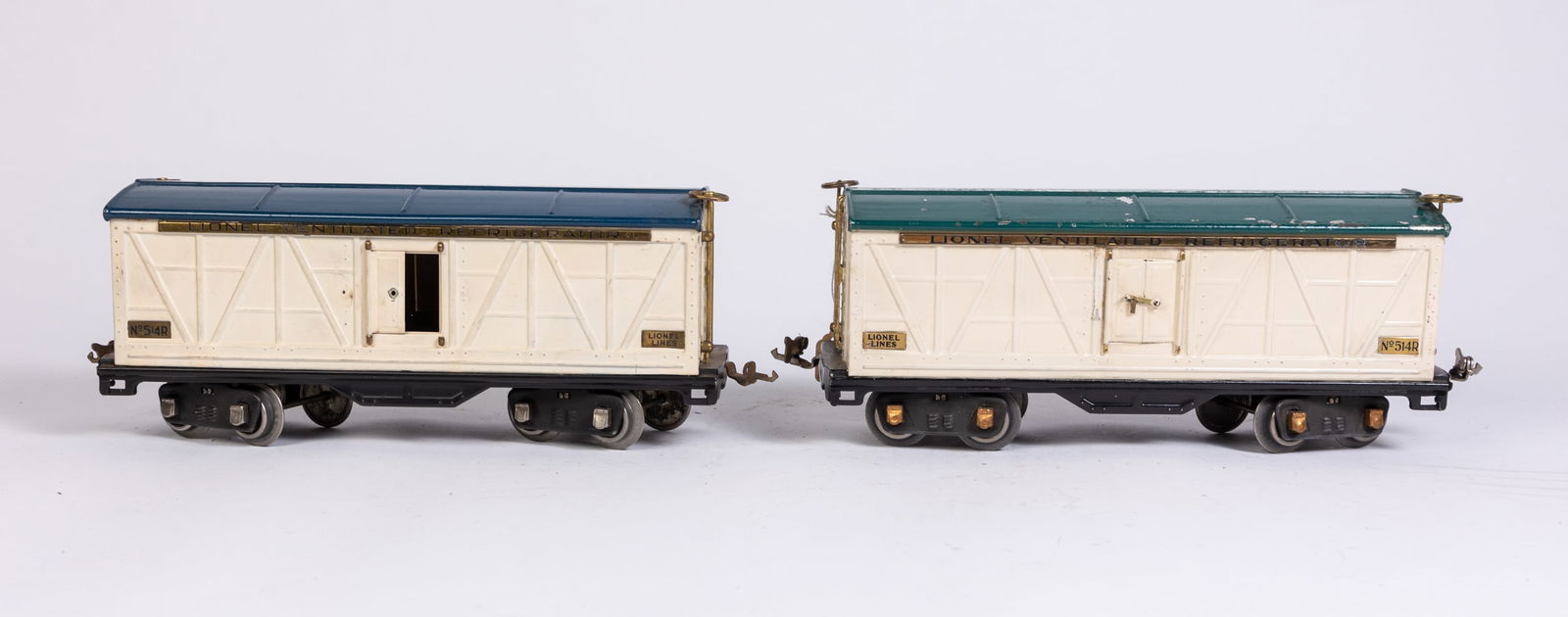Two Lionel 514 Standard Gauge Prewar Ventilated Refrigerator Cars (1 of 7)