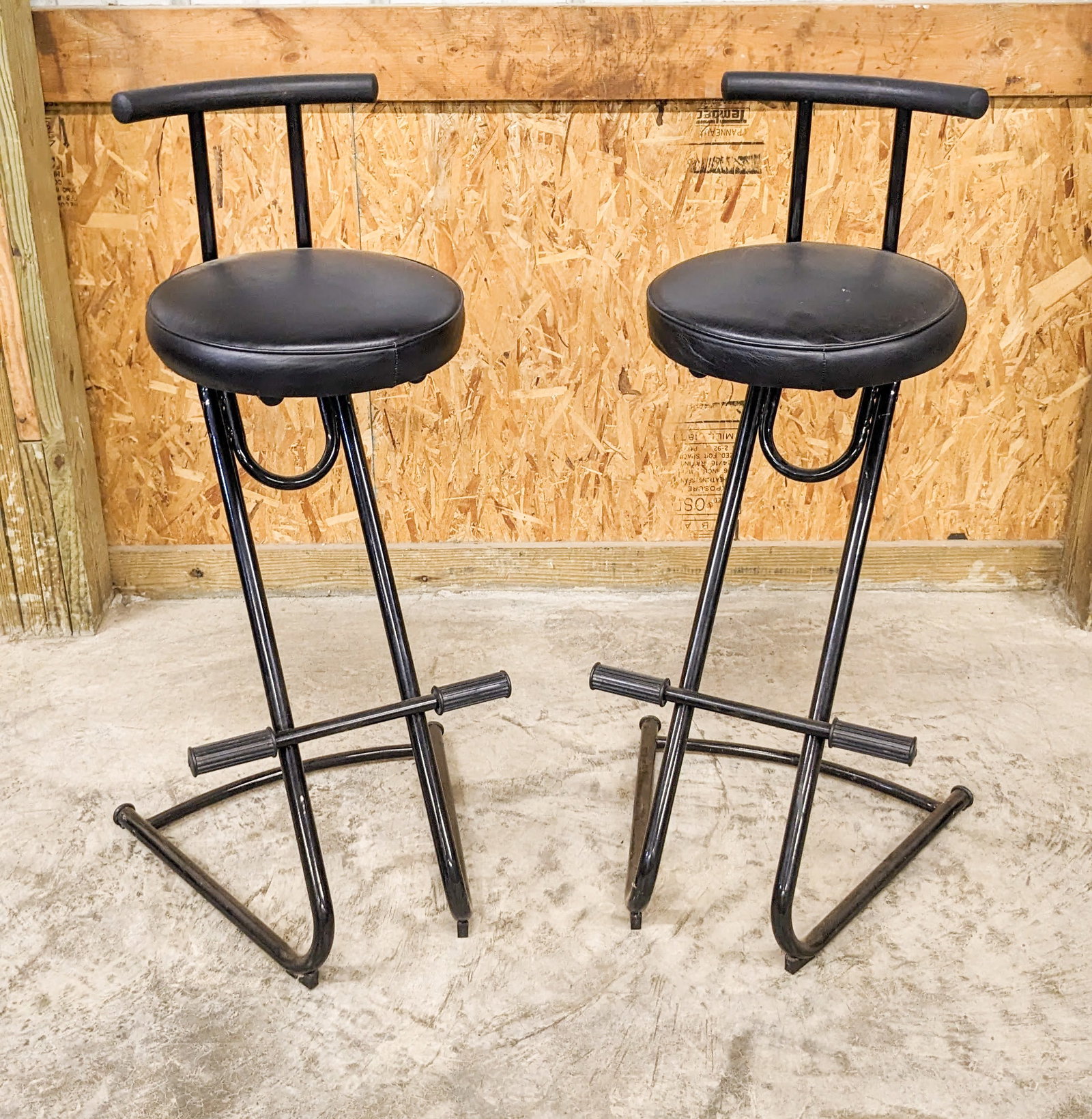 Pair of Postmodern Memphis Group Style Cantilever Bar Stools (1 of 3)