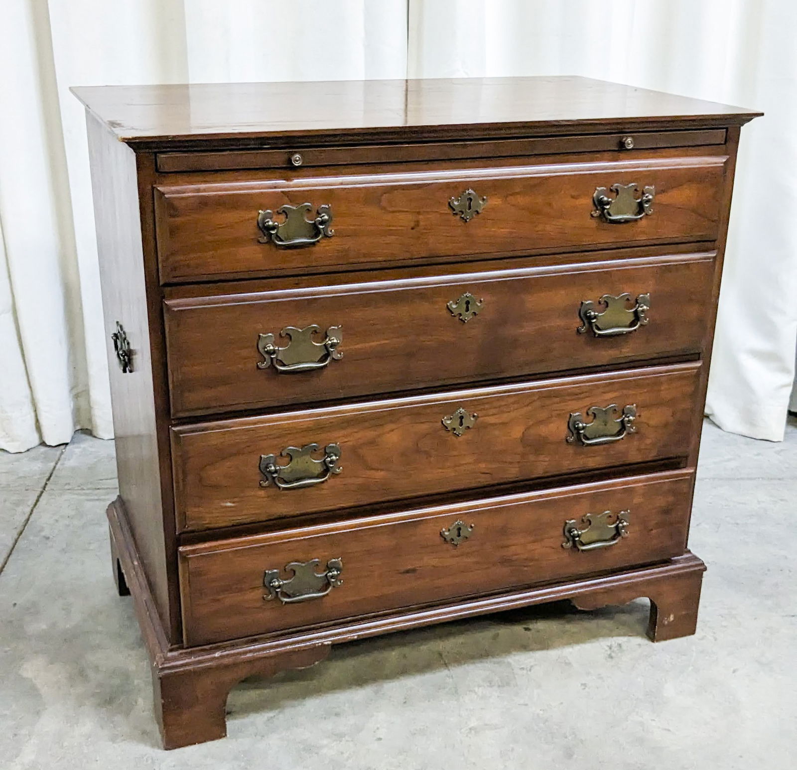 Pennsylvania House 4-Drawer Bachelor's Chest (1 of 8)