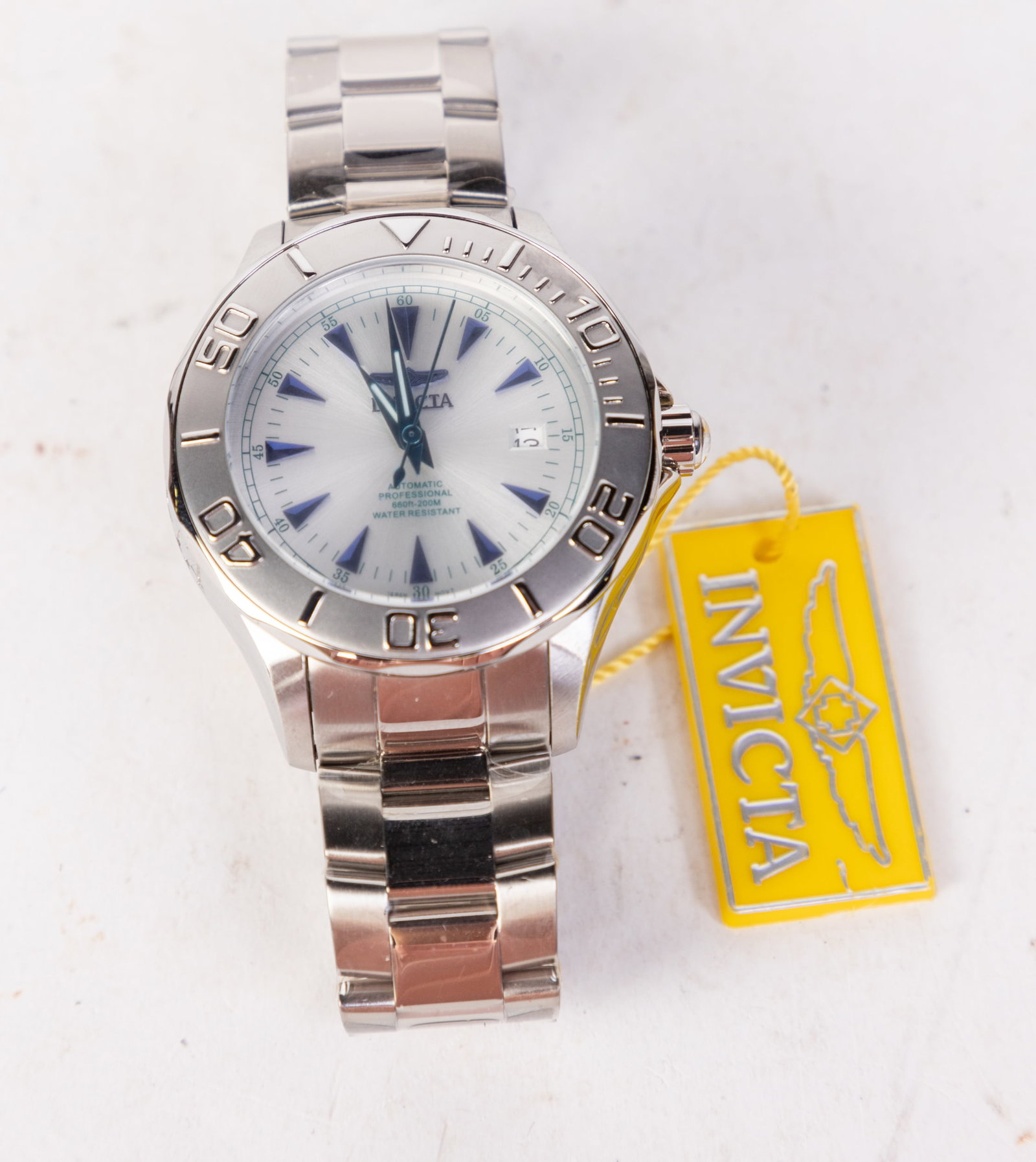 Invicta Signature Men's Watch: Invicta Signature Men's Watch, model #7033, stainless steel, Japan Automatic movement, 200m water resistance Size 6" x 6" x 6" Literature Brooks Auction is not responsible for outbids. Questions? Ca