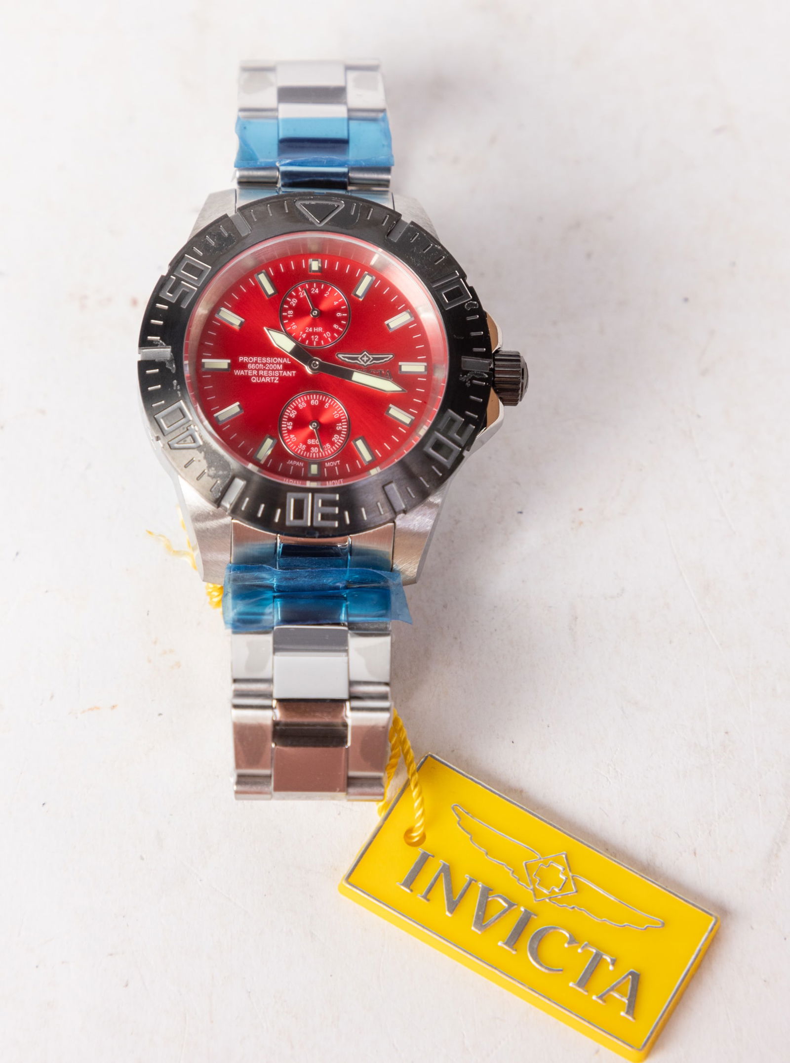 Invicta Pro Diver Men's Watch: Invicta Pro Diver Men's Watch, model #16031, stainless steel, 200m water resistance, Japan Quartz movement Size 6" x 6" x 6" Literature Brooks Auction is not responsible for outbids. Questions? Call
