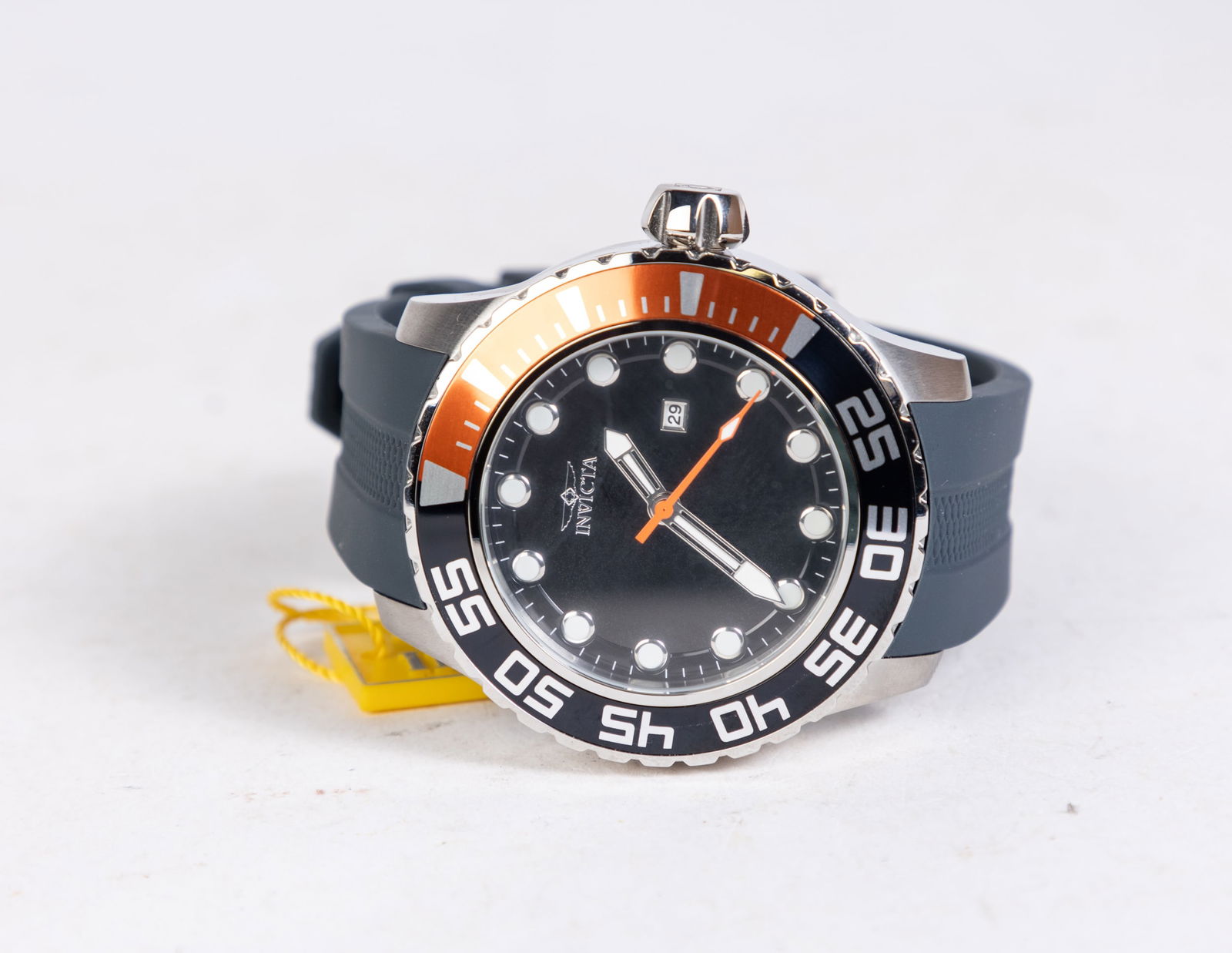 Invicta Pro Diver Men's Watch: Invicta Pro Diver Men's Watch, model #23473, stainless steel with silicone band, Japan Quartz movement, 100m water resistance Size 6" x 6" x 6" Literature Brooks Auction is not responsible for outbid