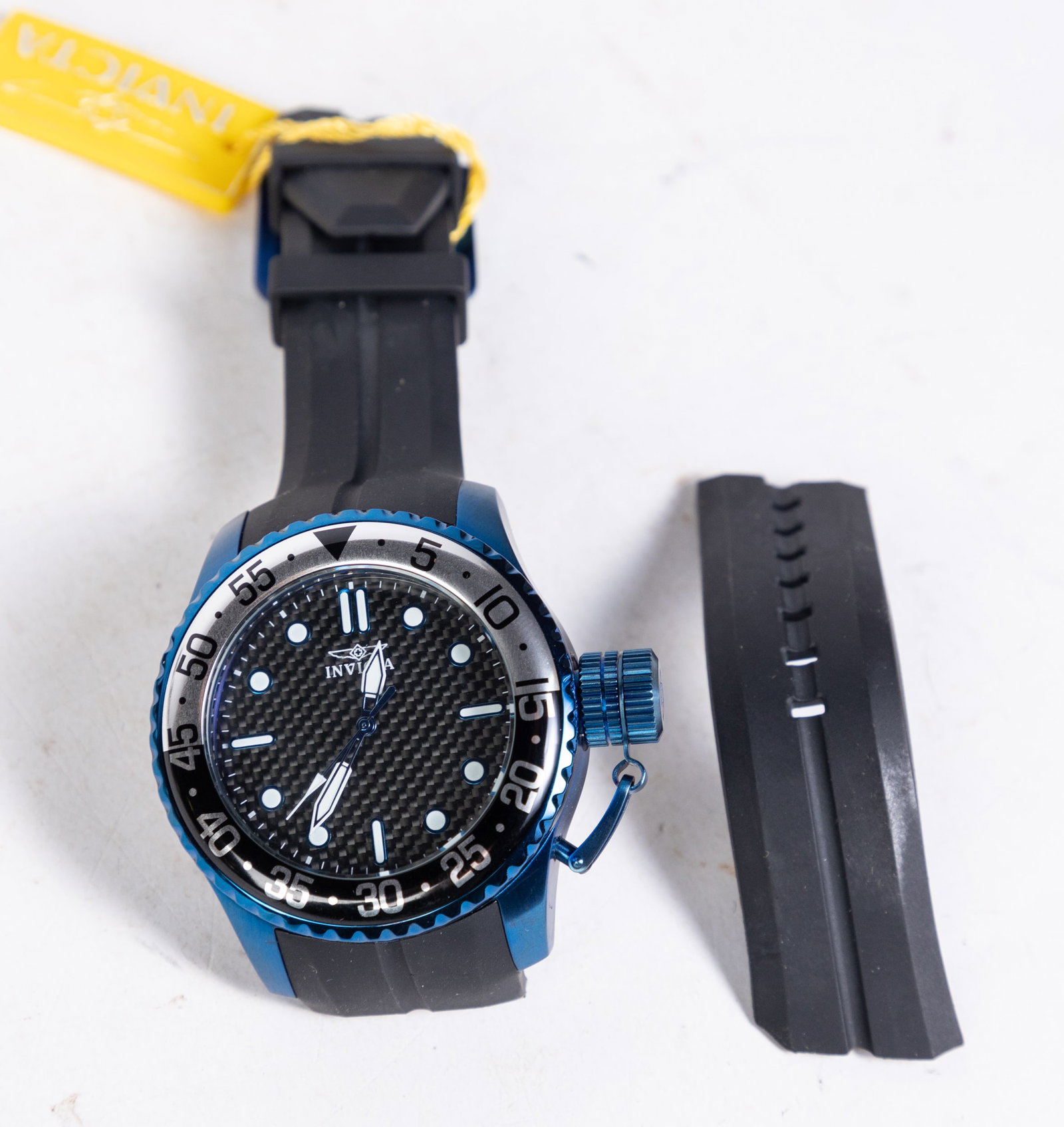 Invicta Pro Diver Men's Watch: Invicta Pro Diver Men's Watch, model #17892, stainless steel with silicone band, band is broken, Japan Quartz movement, 100m water resistance Size 6" x 6" x 6" Literature Brooks Auction is not respon