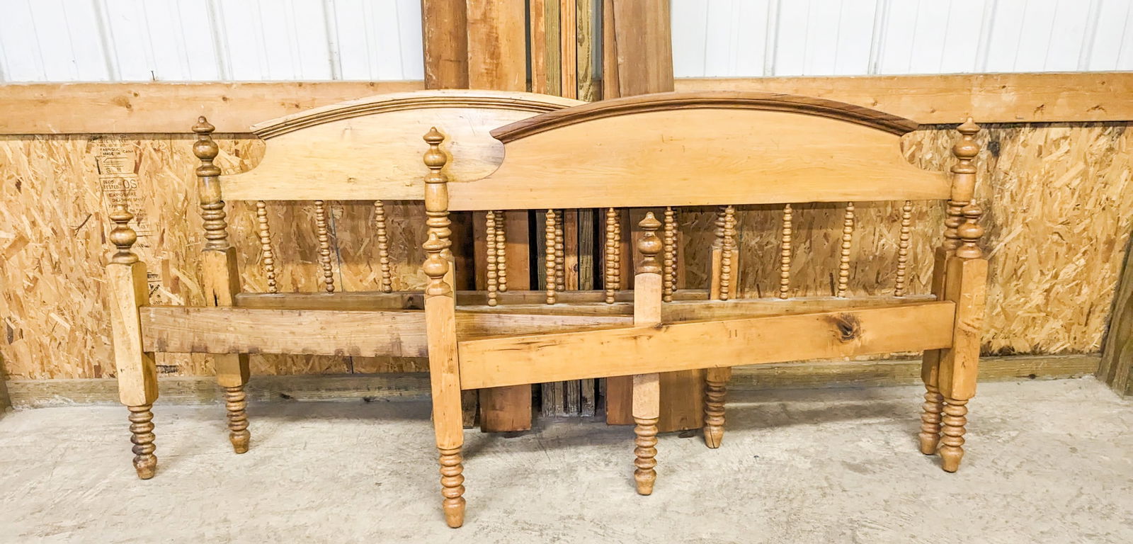 Pair of Antique Oak Full Size Spindle Beds (1 of 4)