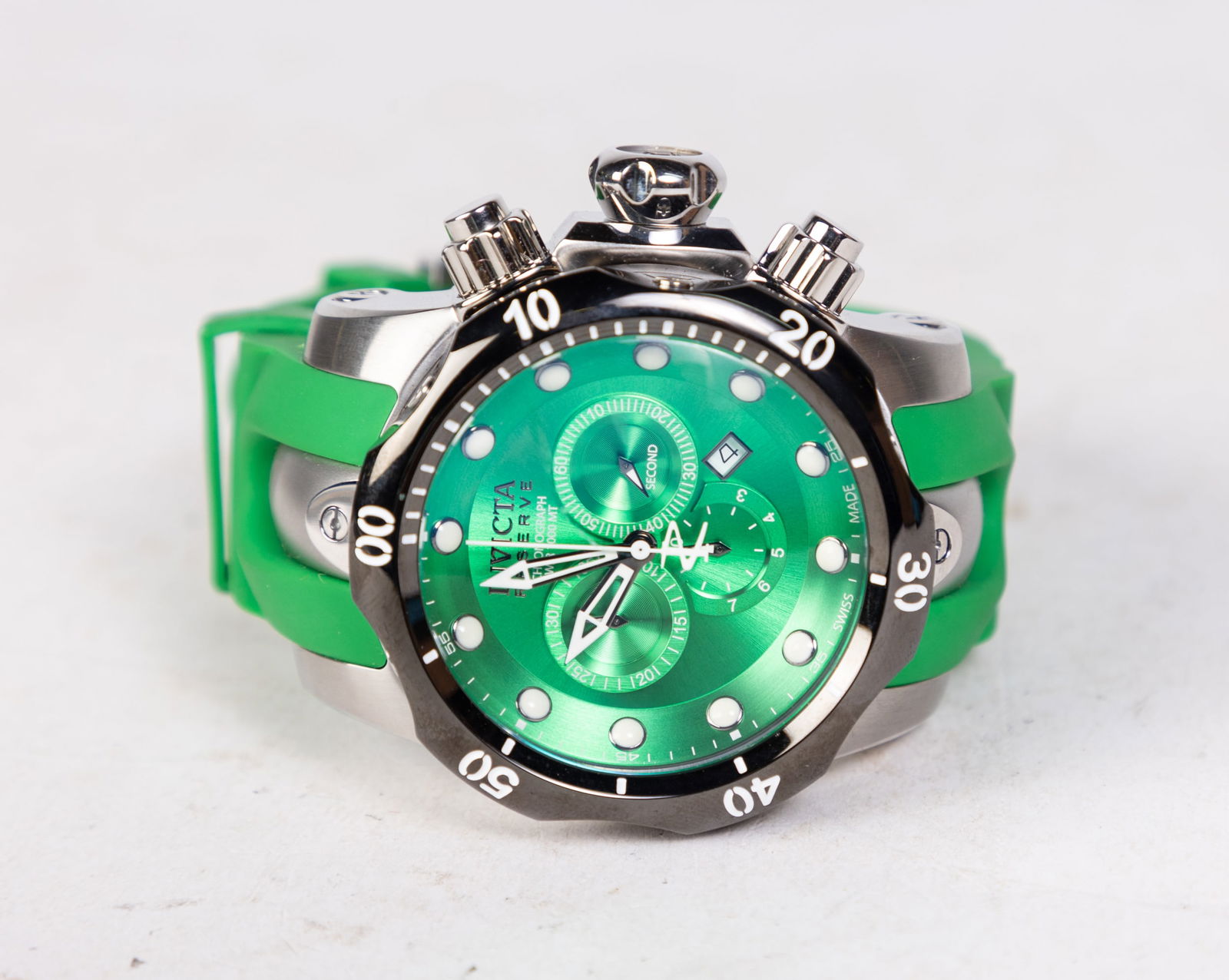 Invicta Venom Men's Watch: Invicta Venom Men's Watch, model #16157, stainless steel and polyurethane, Swiss Quartz movement, 1000m water resistance Size 6" x 6" x 6" Literature Brooks Auction is not responsible for outbids. Q