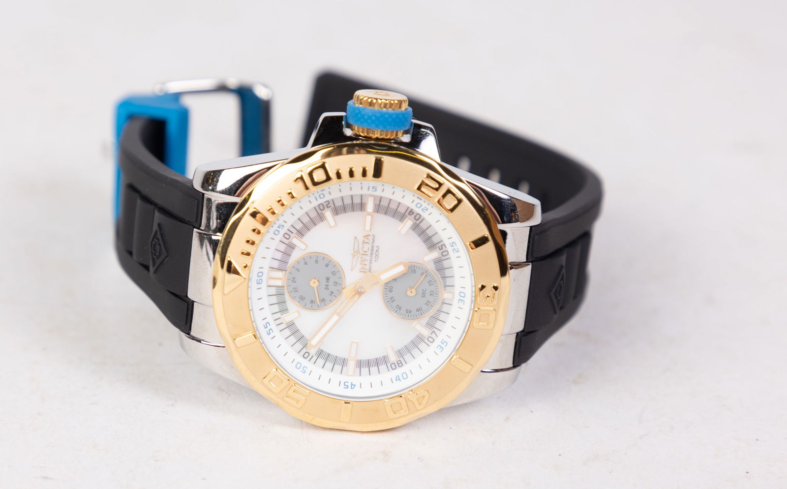 Invicta Pro Diver Men's Watch: Invicta Pro Diver Men's Watch, model #13799, stainless steel with polyurethane band, Japan Quartz movement, 100m water resistance Size 6" x 6" x 6" Literature Brooks Auction is not responsible for ou