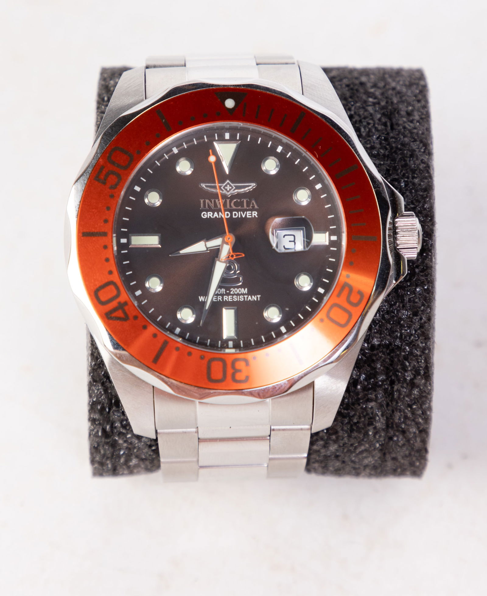 Invicta Pro Diver Men's Watch: Invicta Pro Diver Men's Watch, model #14658, stainless steel, Swiss Quartz movement, 200m water resistance Size 6" x 6" x 6" Literature Brooks Auction is not responsible for outbids. Questions? Call