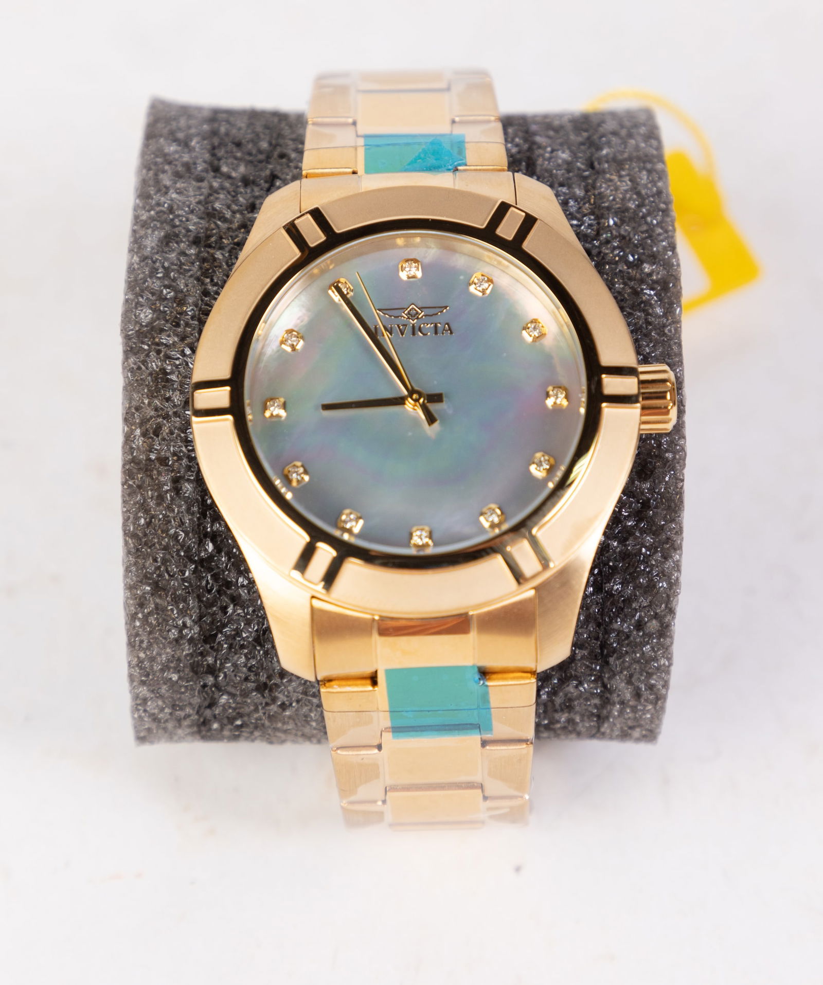 Invicta Pro Diver Men's Watch: Invicta Pro Diver Men's Watch, model #18334, stainless steel, Japan Quartz movement, 100m water resistance Size 6" x 6" x 6" Literature Brooks Auction is not responsible for outbids. Questions? Call