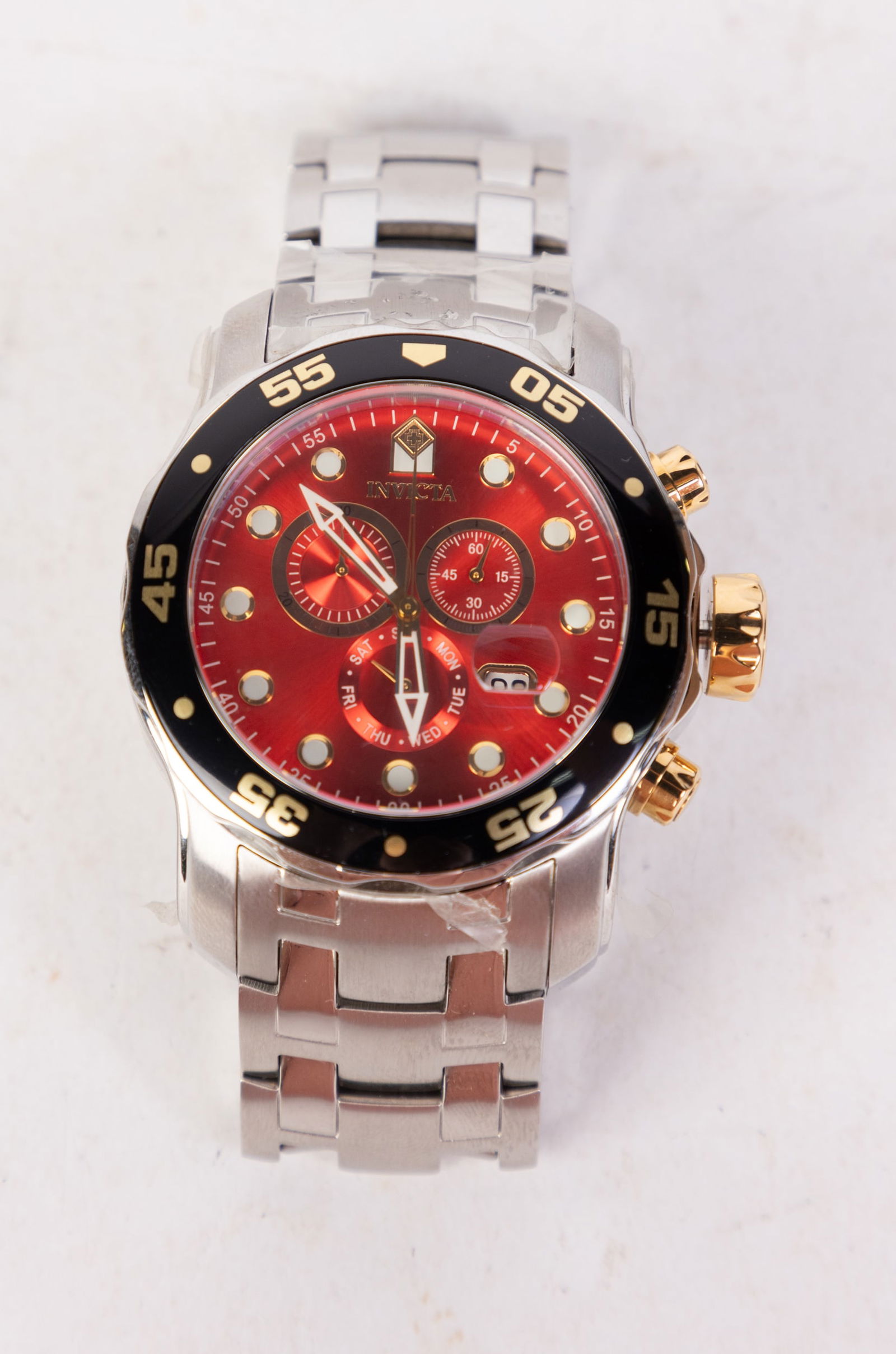 Invicta Pro Diver SCUBA Men's Watch: Invicta Pro Diver SCUBA Men's Watch, model #80046, stainless steel, Swiss Quartz movement, 200m water resistance Size 6" x 6" x 6" Literature Brooks Auction is not responsible for outbids. Questions
