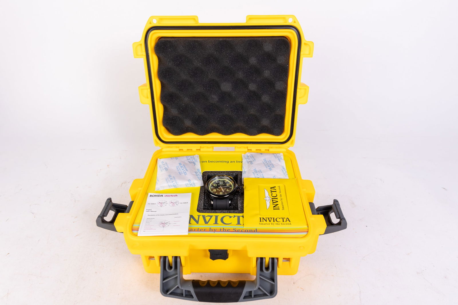 Invicta Pro Diver Men's Watch in Hard Case: Invicta Pro Diver Men's Watch in Hard Case, model #4338, stainless steel and polyurethane, Swiss Quartz movement, 100m water resistance Size 10" x 12" x 6" Literature Brooks Auction is not responsibl