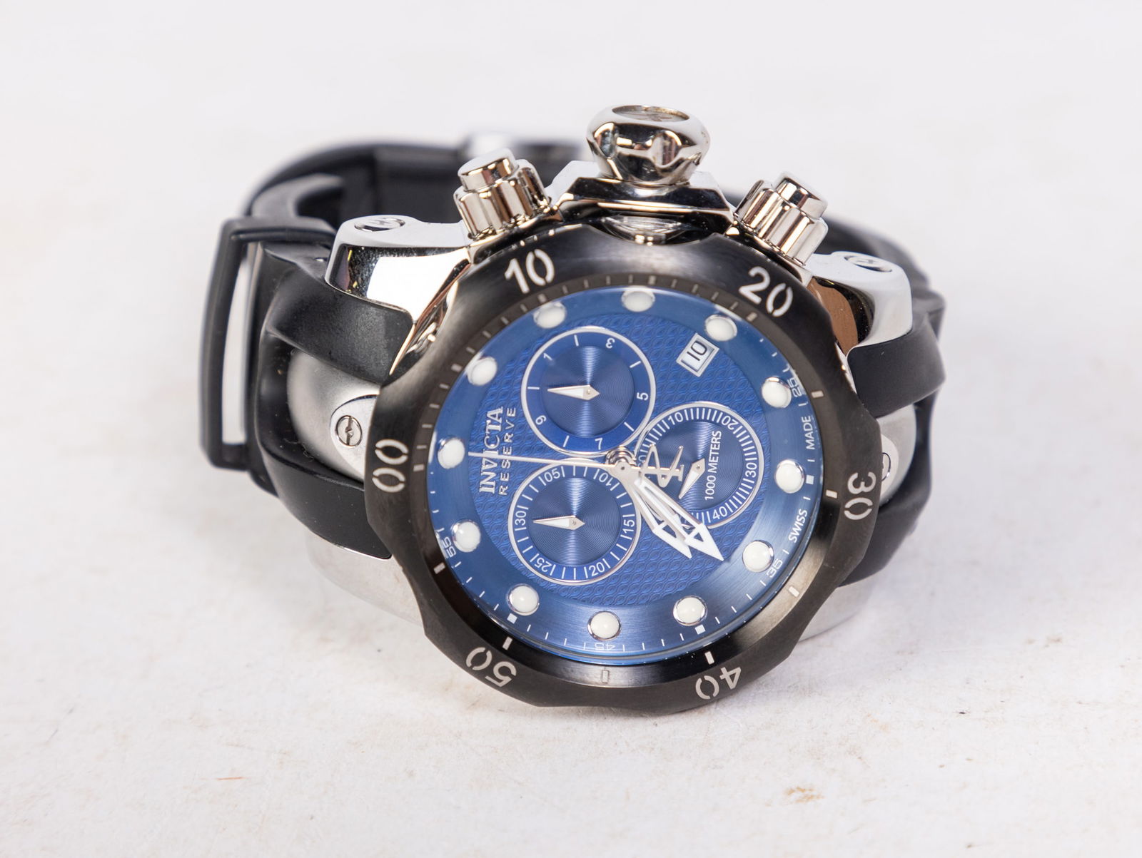 Invicta Venom Men's Watch: Invicta Venom Men's Watch, model #16149, stainless steel and polyurethane, Swiss Quartz movement, 1000m water resistance, broken rubber strap Size 6" x 6" x 6" Literature Brooks Auction is not respon