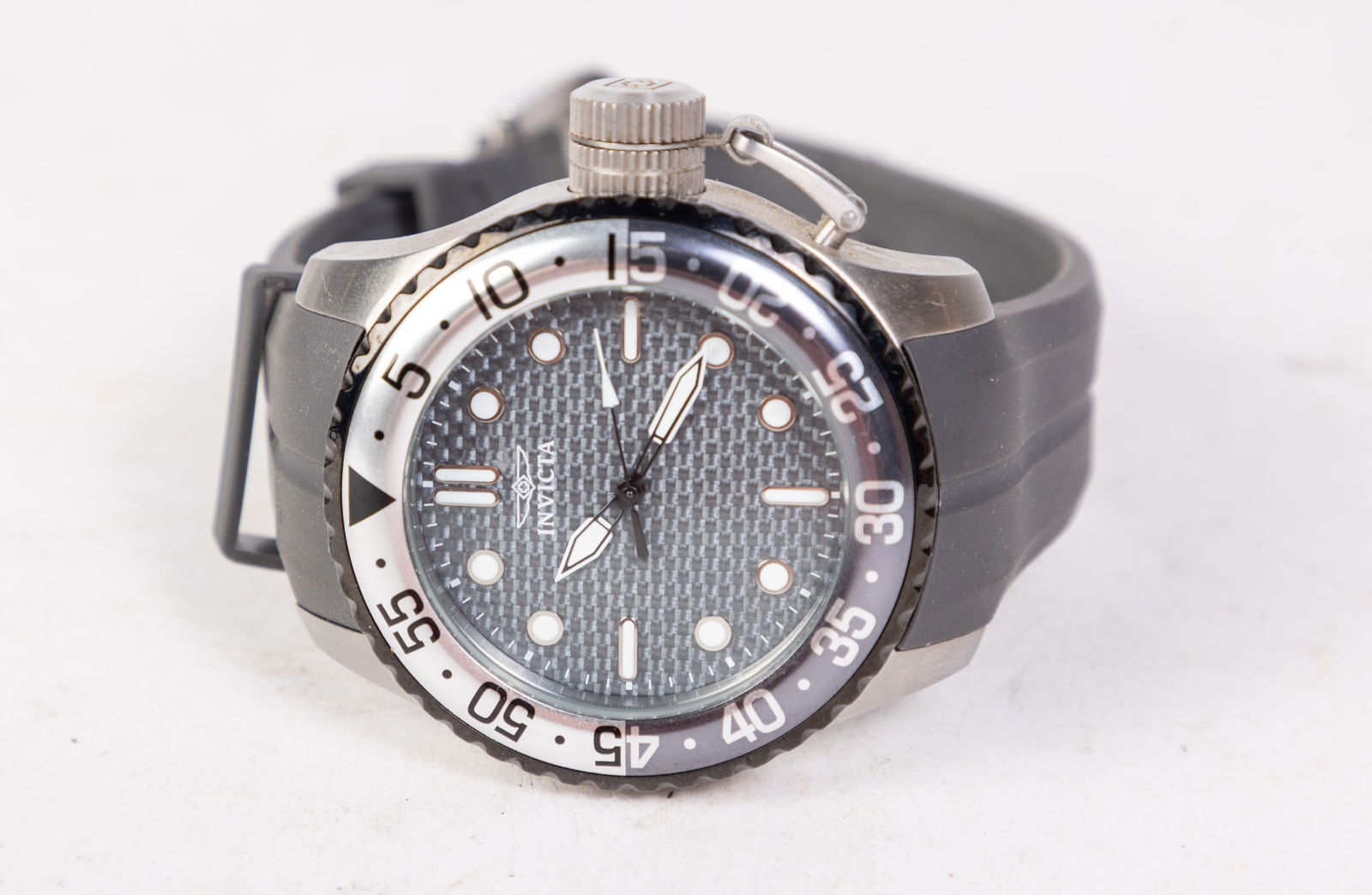 Invicta Pro Diver Men's Watch: Invicta Pro Diver Men's Watch, model #17794, stainless steel with silicone band, Japan Quartz movement, 100m water resistance Size 6" x 6" x 6" Literature Brooks Auction is not responsible for outbid