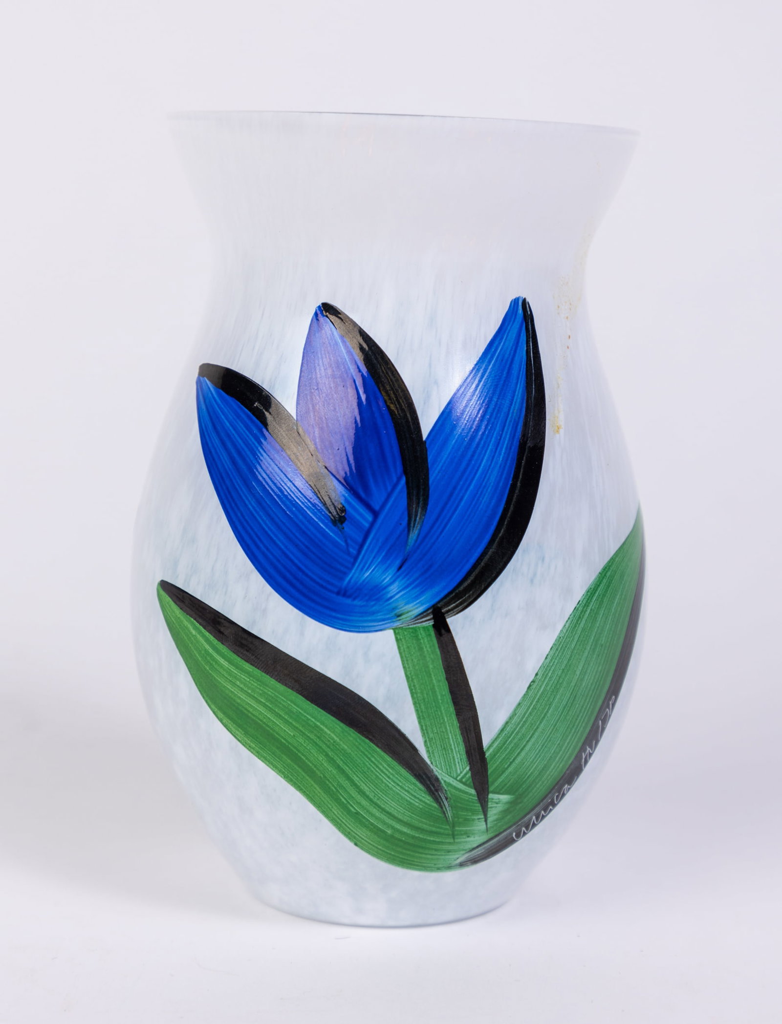 Ulrica Hydman-Vallien Tulipa Blue Tulip Glass Vase: Ulrica Hydman-Vallien Tulipa Blue Tulip Glass Vase Size 6" x 4" Literature Brooks Auction is not responsible for outbids. Questions? Call the office at (856) 694-2960 or email us directly at info@br