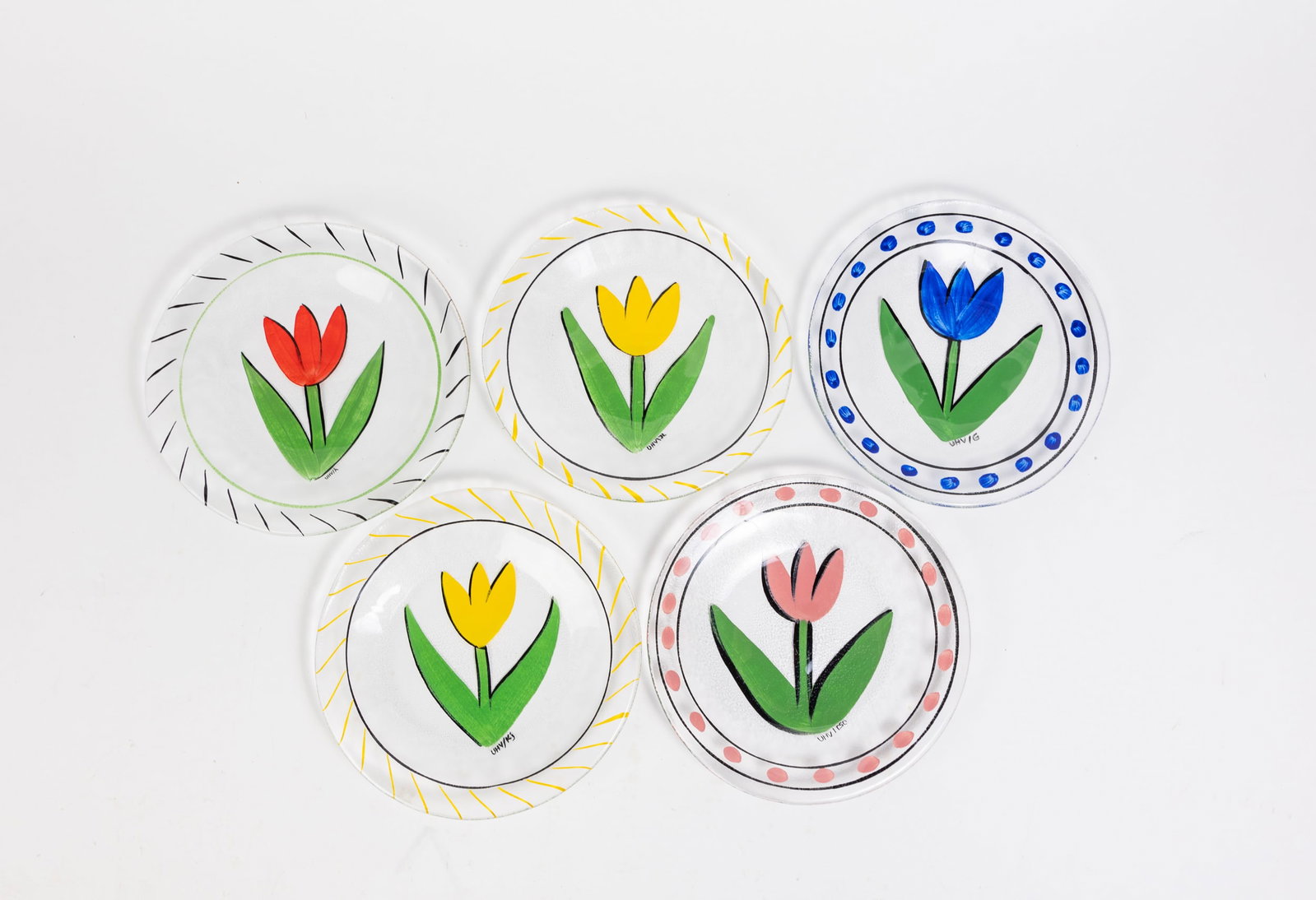 Ulrica Hydman-Vallien Tulipa Set of Five Glass Tulip Plates: Ulrica Hydman-Vallien Tulipa Set of Five Glass Tulip Plates Size 8" Literature Brooks Auction is not responsible for outbids. Questions? Call the office at (856) 694-2960 or email us directly at inf