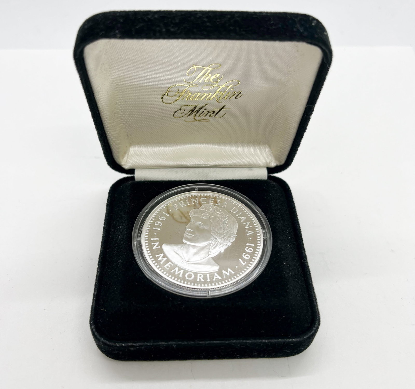 Princess Diana in Memoriam Republic of Liberia Sterling Coin: Princess Diana in Memoriam Republic of Liberia Sterling Coin, .925 Sterling Silver, The Franklin Mint Literature Brooks Auction is not responsible for outbids. Questions? Call the office at (856) 694-