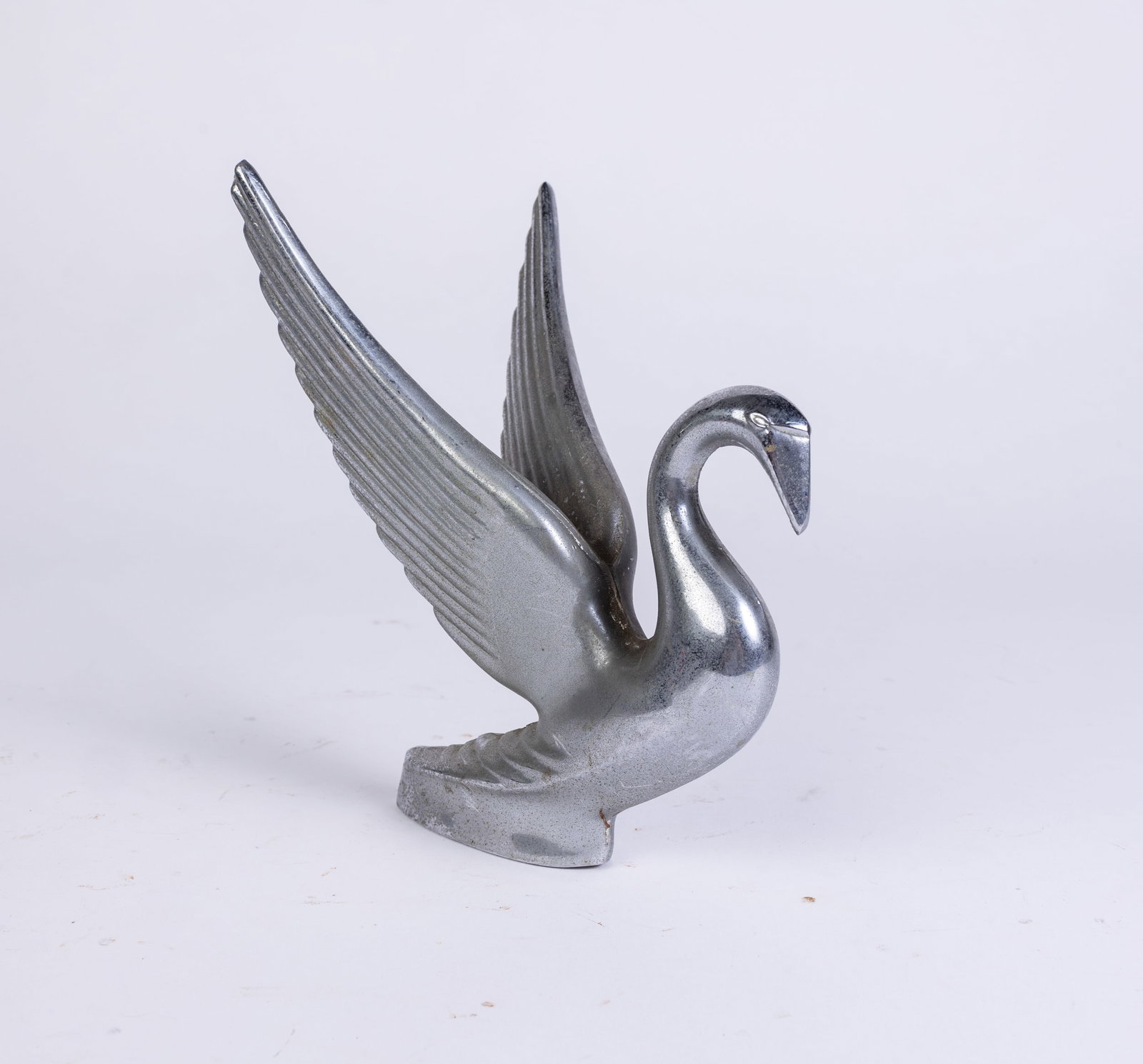 Vintage Chrome Packard Swan Hood Ornament: Vintage Chrome Packard Swan Hood Ornament Size 8" x 3" x 6" Literature Brooks Auction is not responsible for outbids. Questions? Call the office at (856) 694-2960 or email us directly at info@brooks