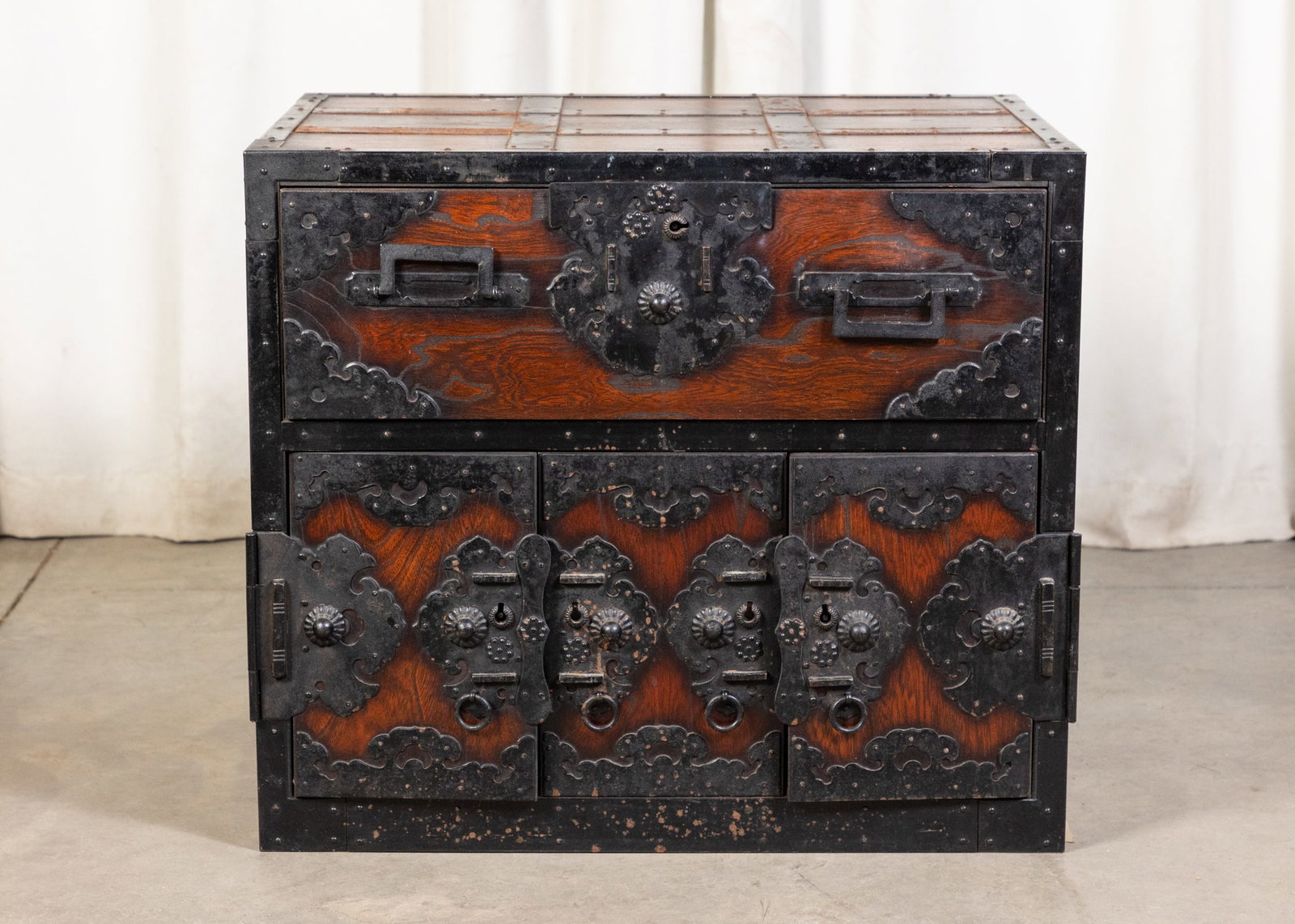 Antique Japanese Storage Chest (1 of 9)