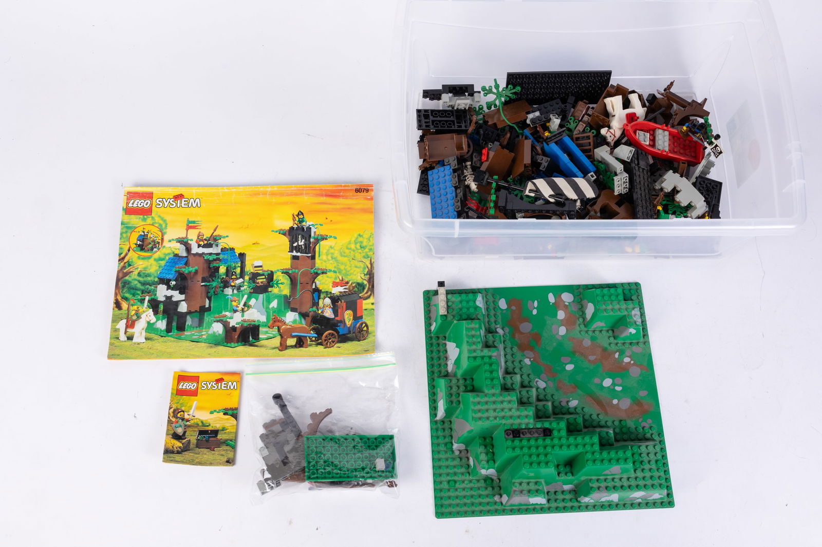 Lego 6079 Castle Dark Forest Fortress: Lego 6079 Castle Dark Forest Fortress, no box, comes with instruction manual Size 7" x 12" x 12" Literature Brooks Auction is not responsible for outbids. Questions? Call the office at (856) 694-296