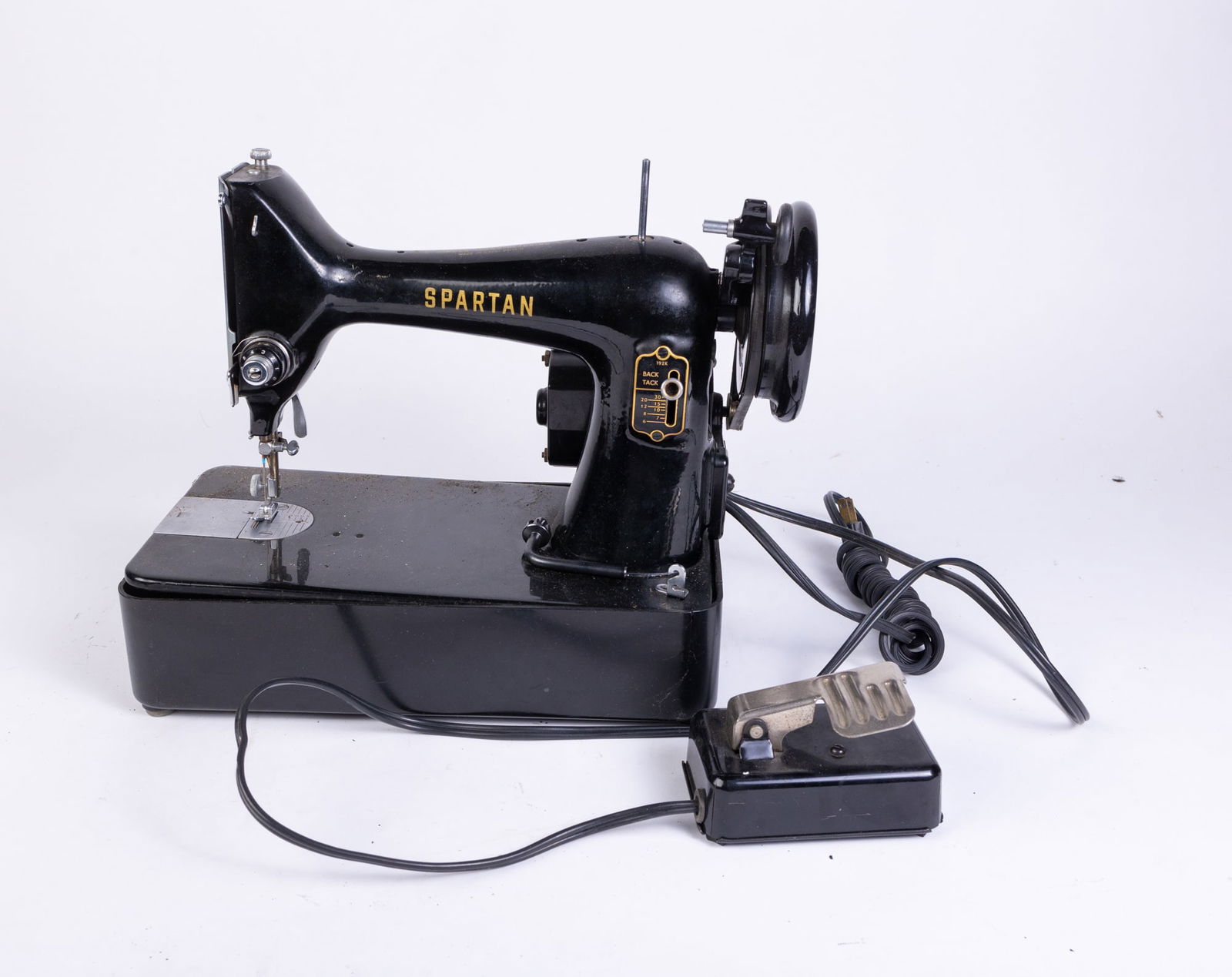 Vintage Singer Spartan 192k Rf J98 Sewing Machine Auction